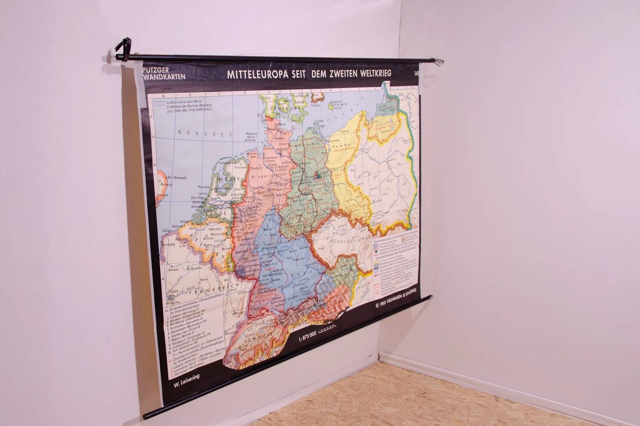 Carte scolaire vintage allemande de l'Europe centrale, 1961