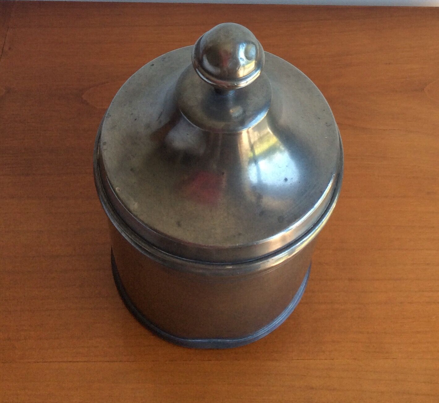 Pot with fine tin lid Paris