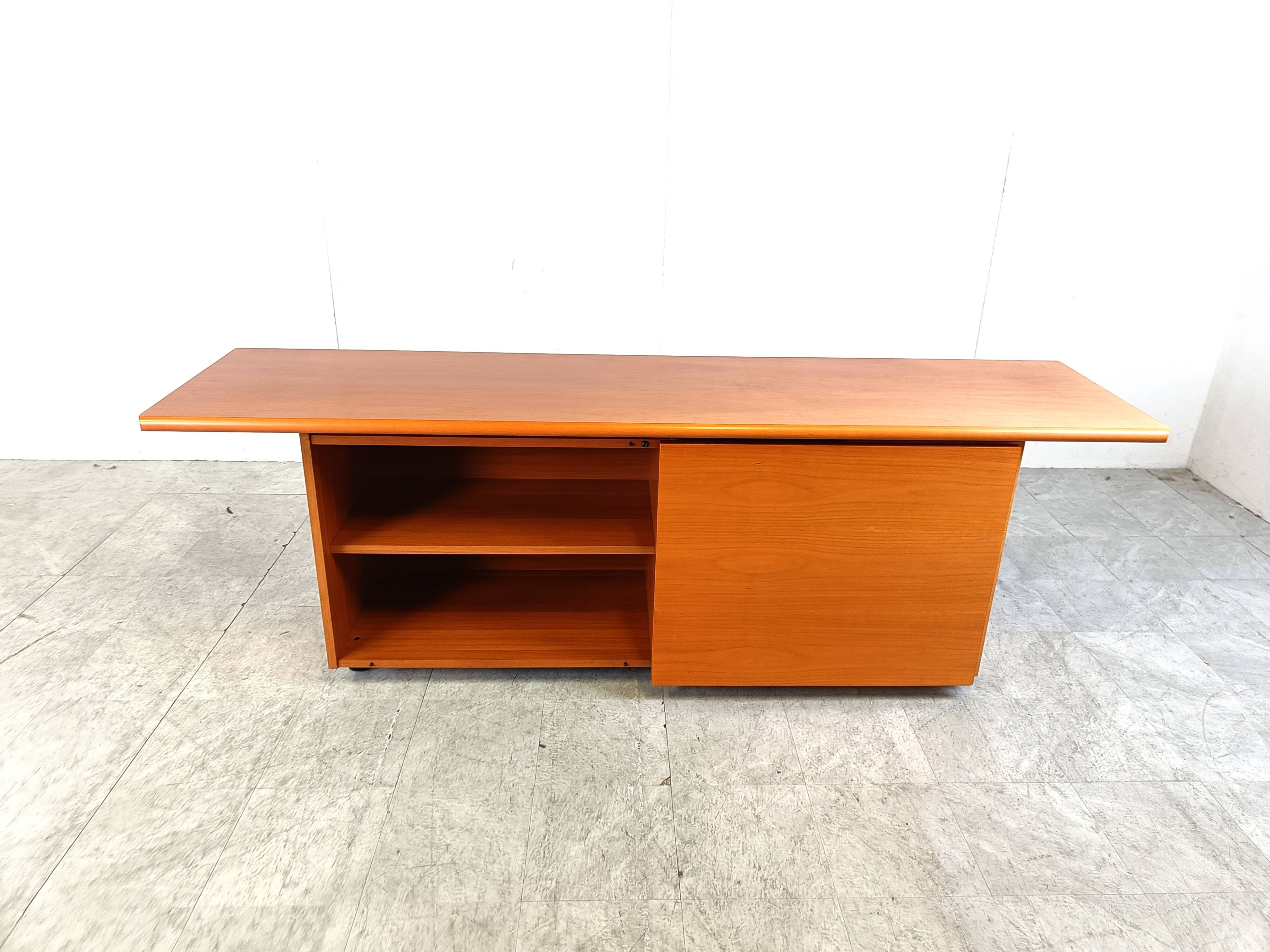 Buffet italien en bois à portes coulissantes, années 1990