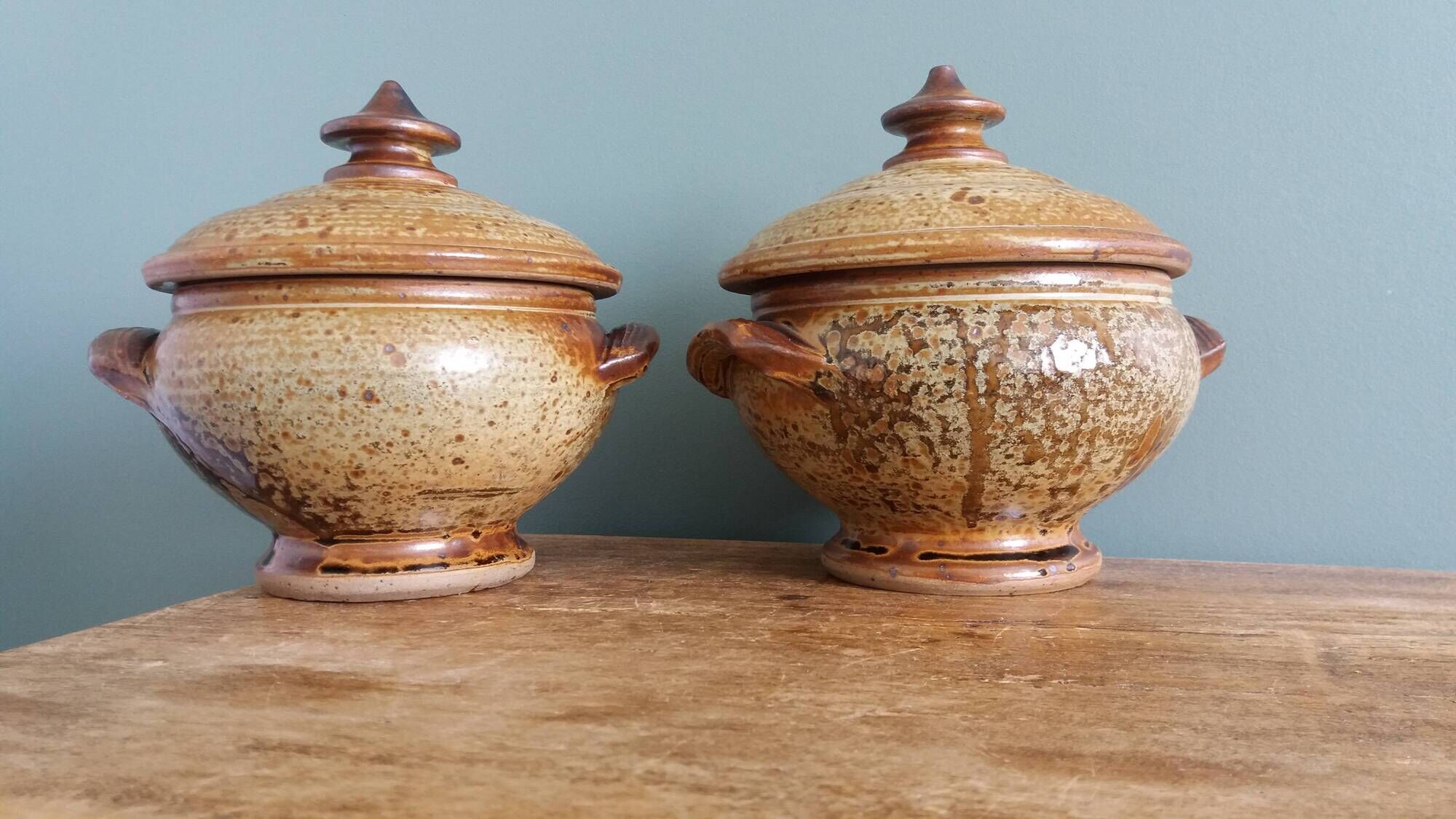 Soup bowls covered signed by Jean-Pierre Prud’homme in Puisaye stoneware.