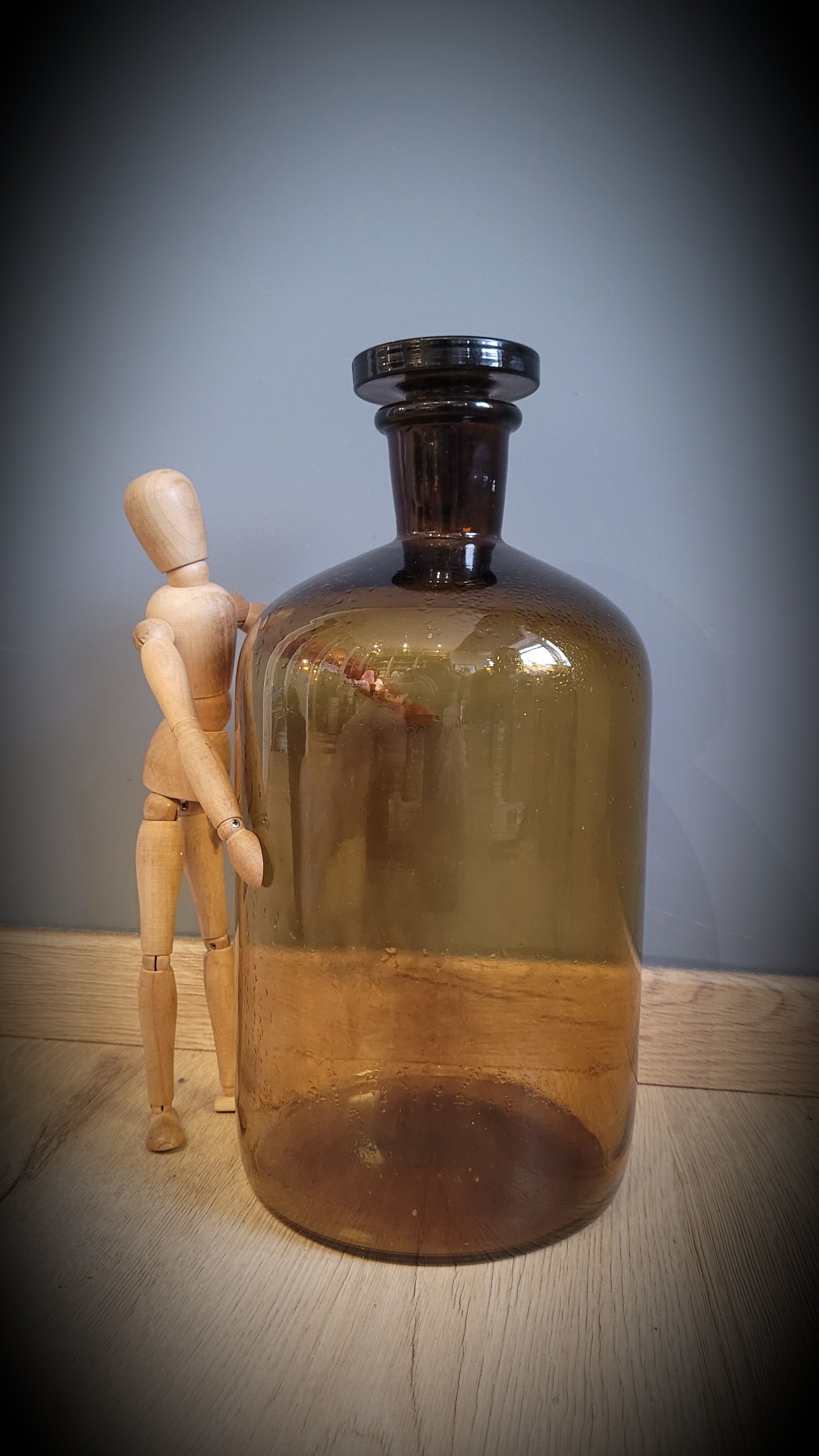 Apothecary bottle