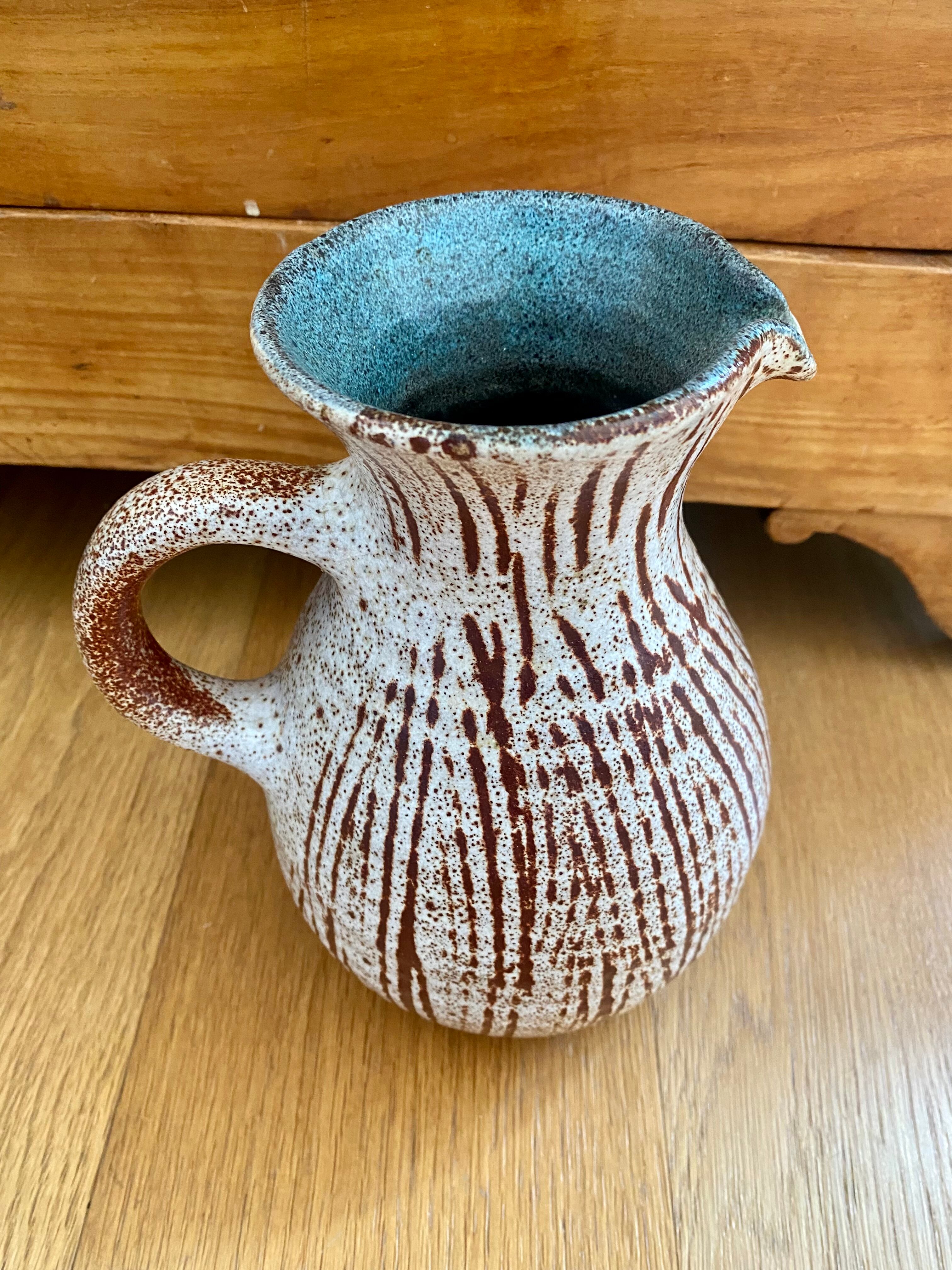Ceramic pitcher Accolay striped burgundy turquoise white