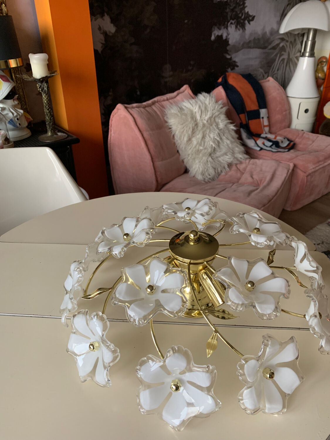 Ceiling chandelier with flowers