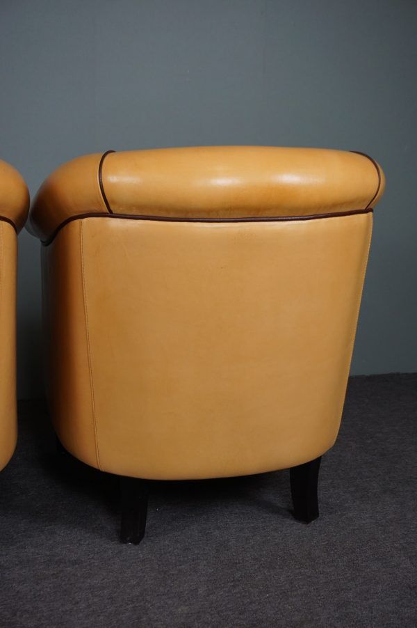 Set of 2 club chairs in blond sheepskin