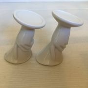 Paire de petits vases bougeoirs mains