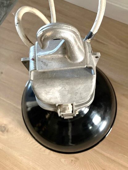 Suspension industrielle Philips