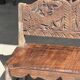 Mini banc à dossier sculpté à motif d'oiseaux stylisés H58 L61