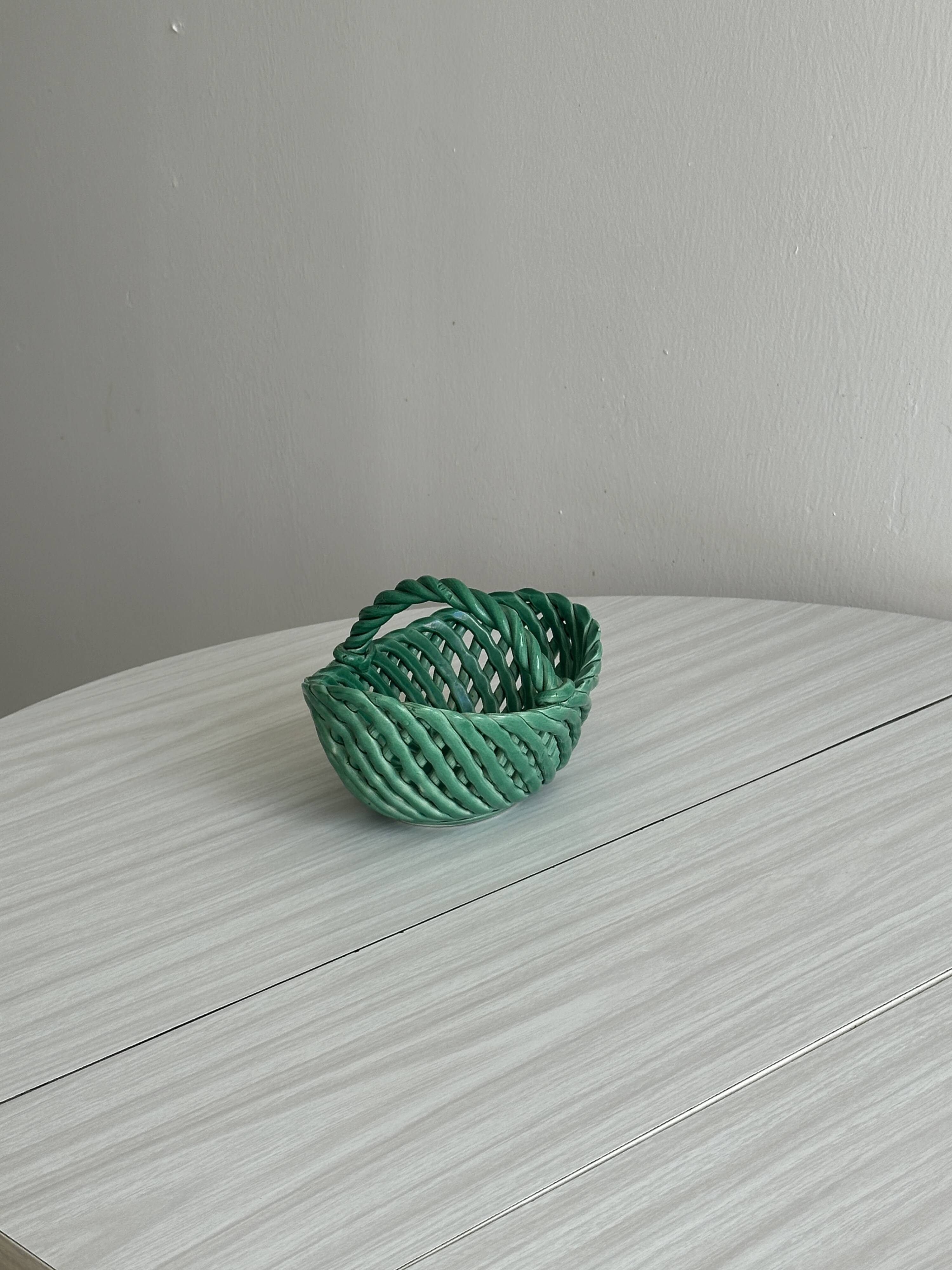 Panier en céramique verte