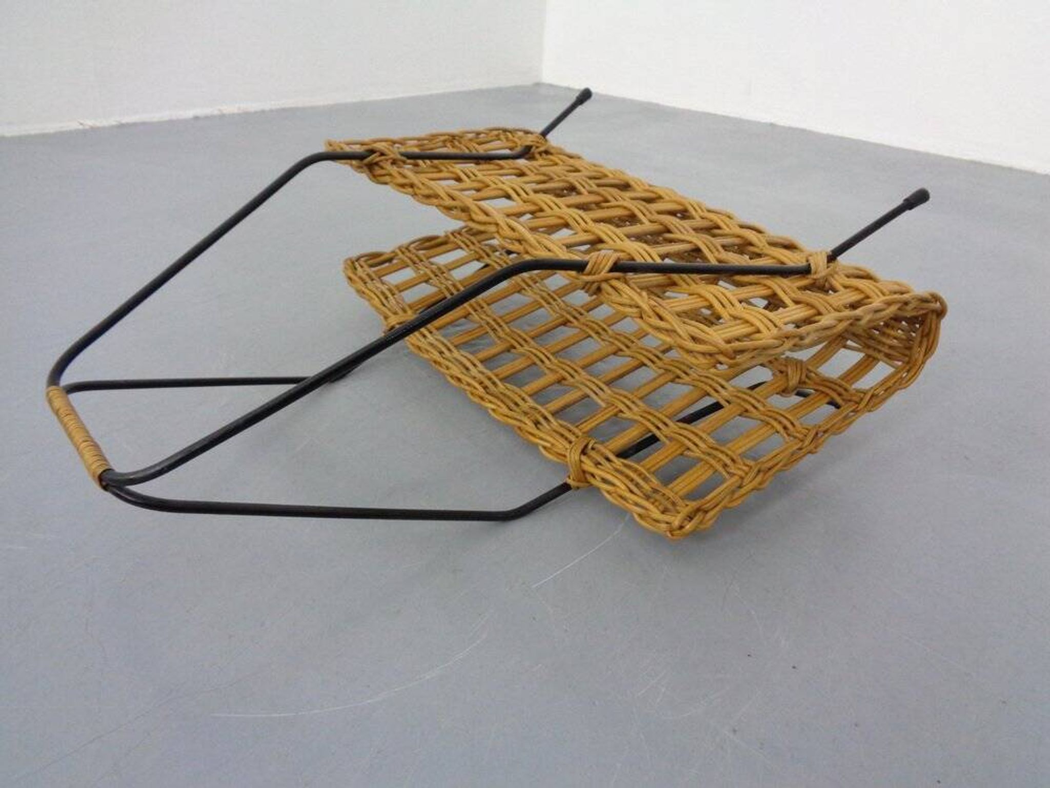 Magazine rack in filigree rattan and steel, 1960s