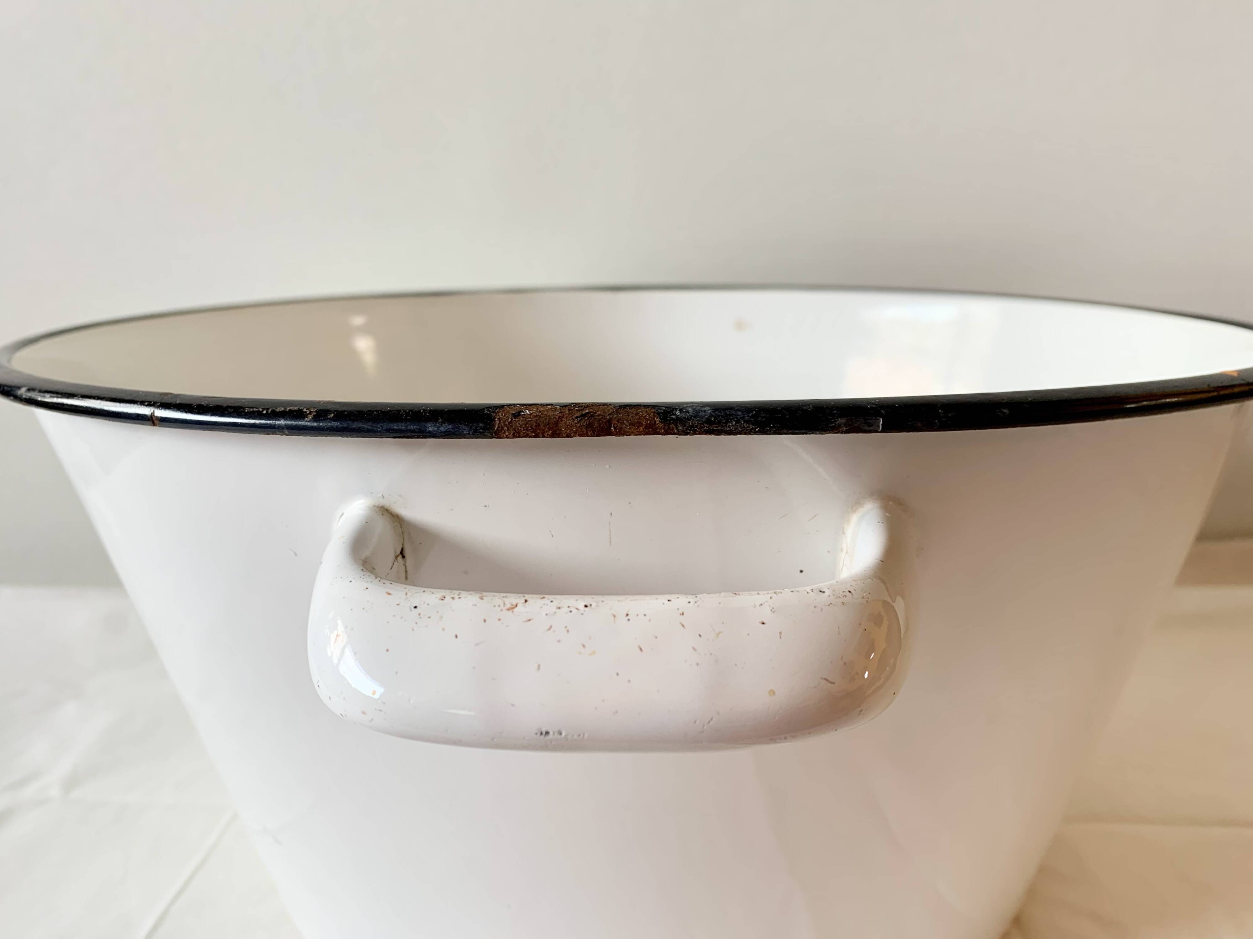 Large vintage basin in white enameled sheet metal