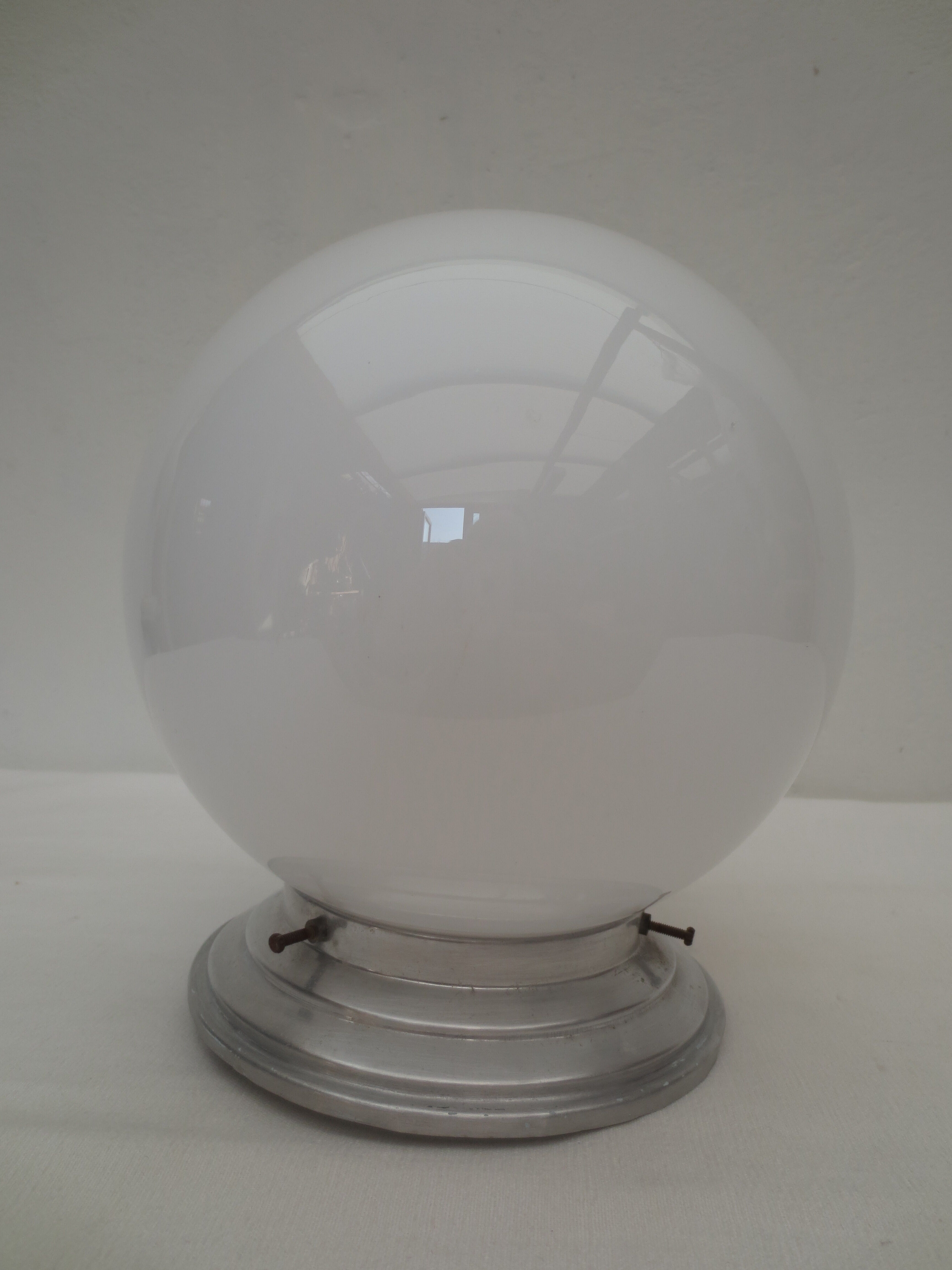 White spherical wall lamp for ceiling or wall