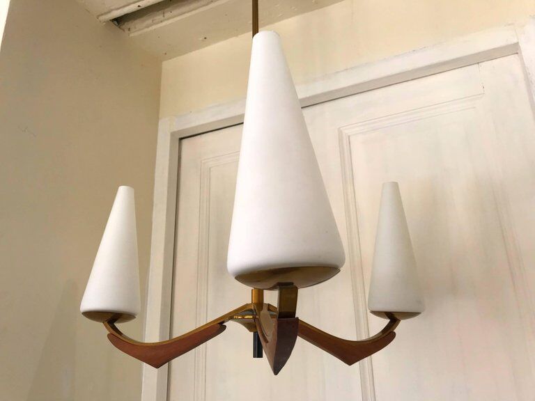Chandelier french Arlus opaline and wood 1950