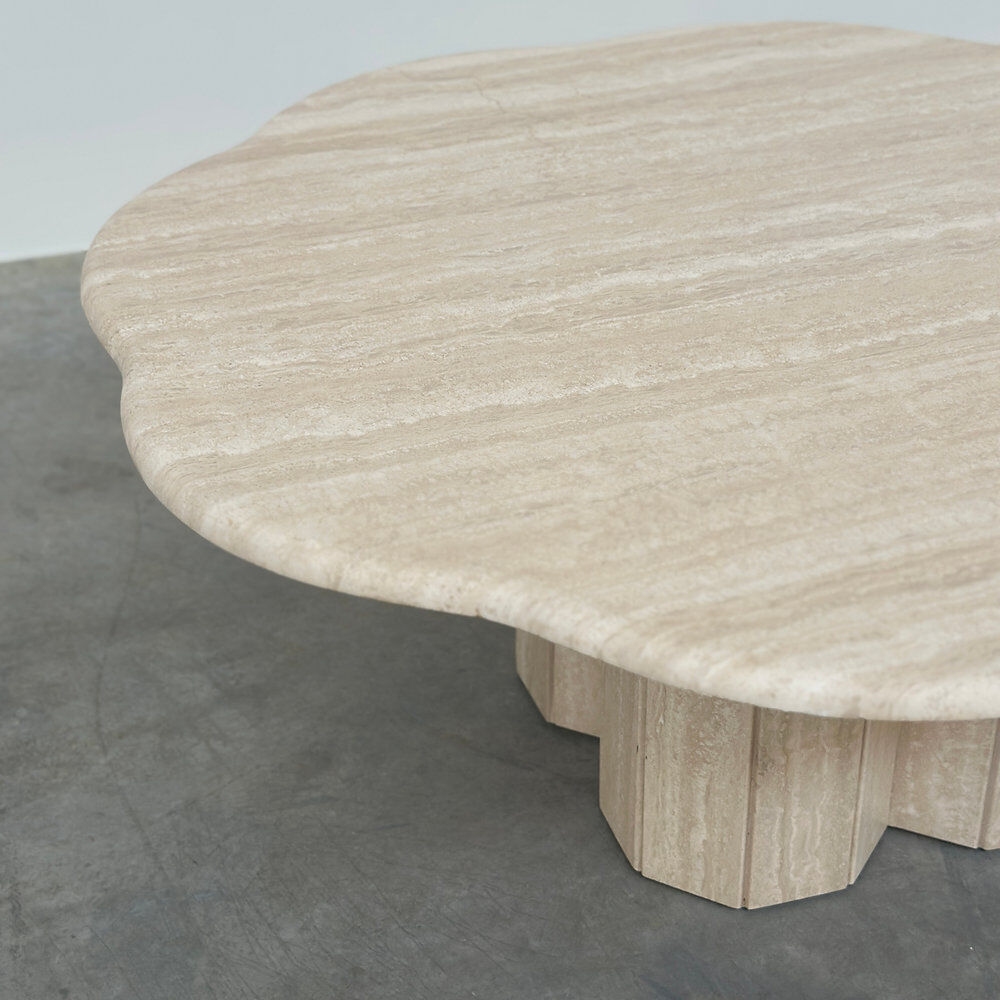 Table basse en travertin sculptural français élégant, années 1980