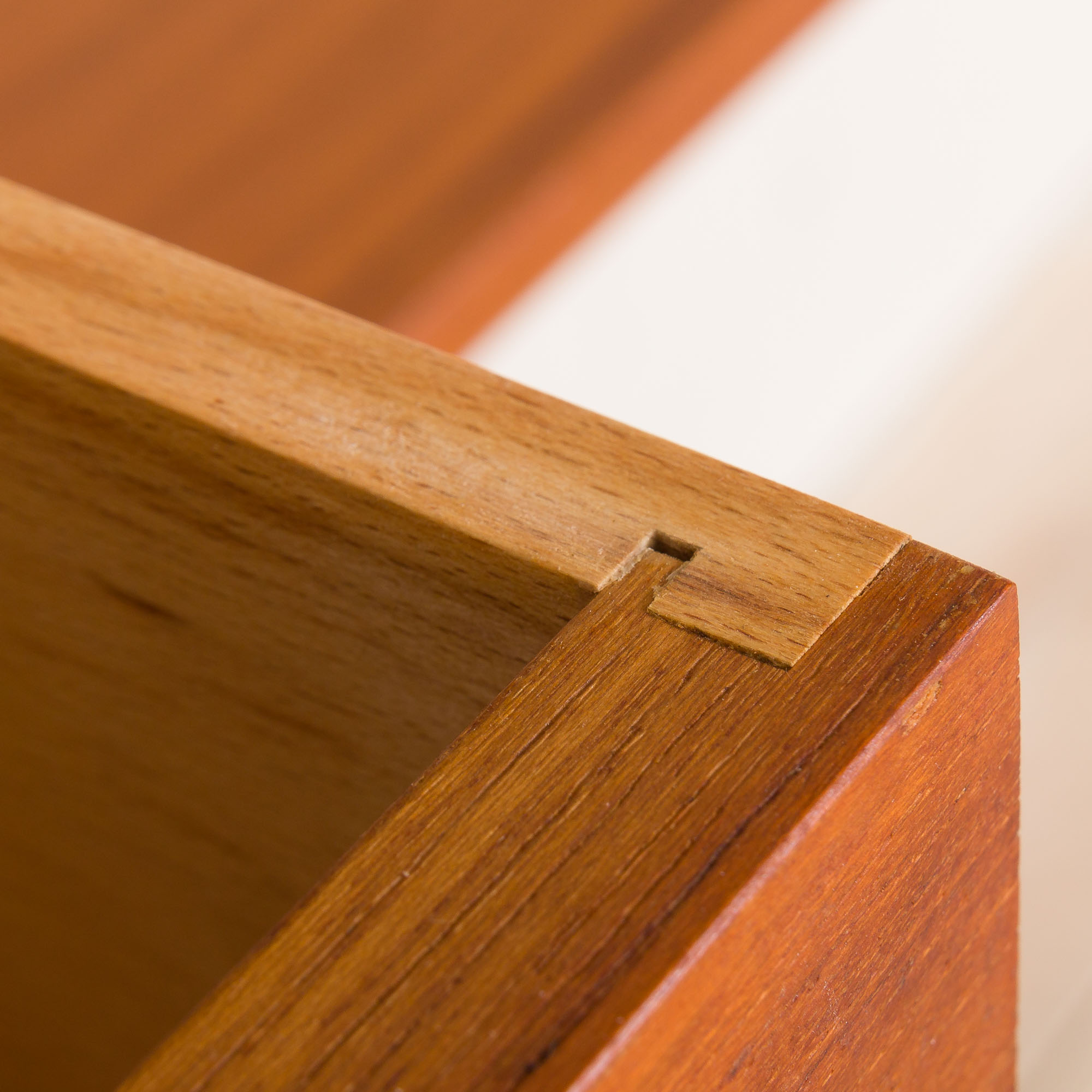Ergo Wall Unit in teak with 6 shelves and a cabinet by John Texmon for Blindheim Møbelfabrikk