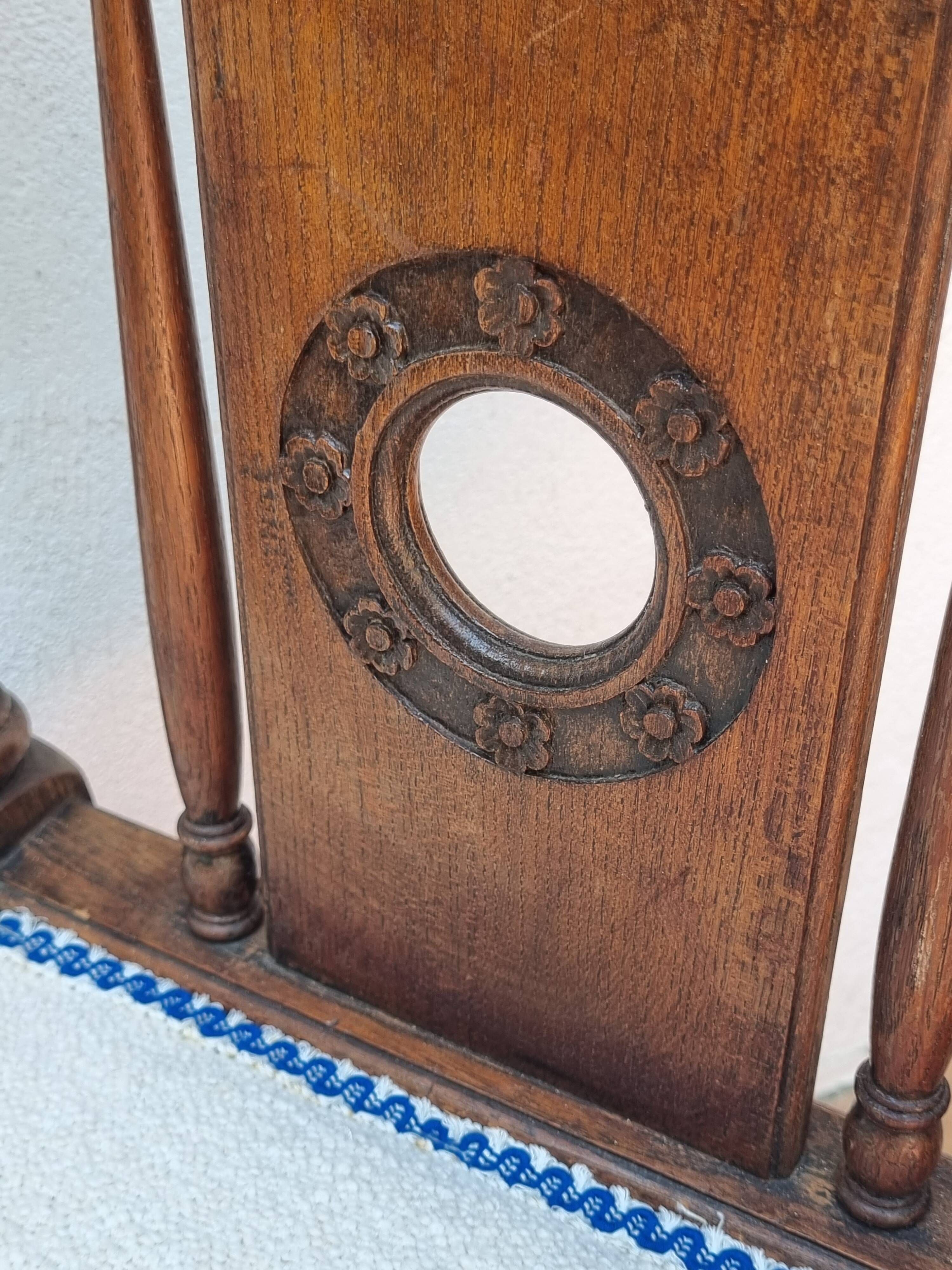 Window bench in carved walnut, late 19th century, renovated seat, 70 cm