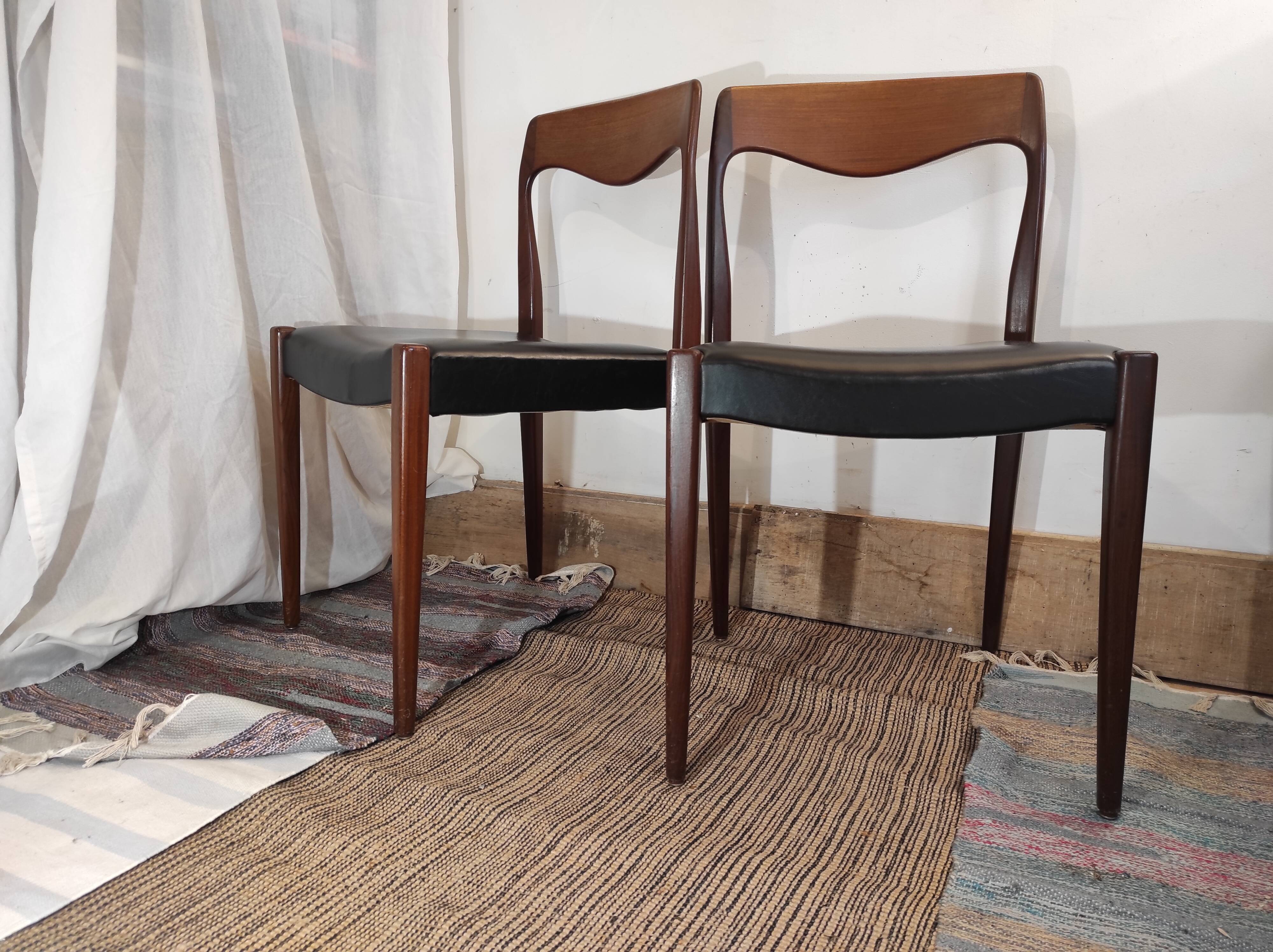 5 Scandinavian/Danish style chairs