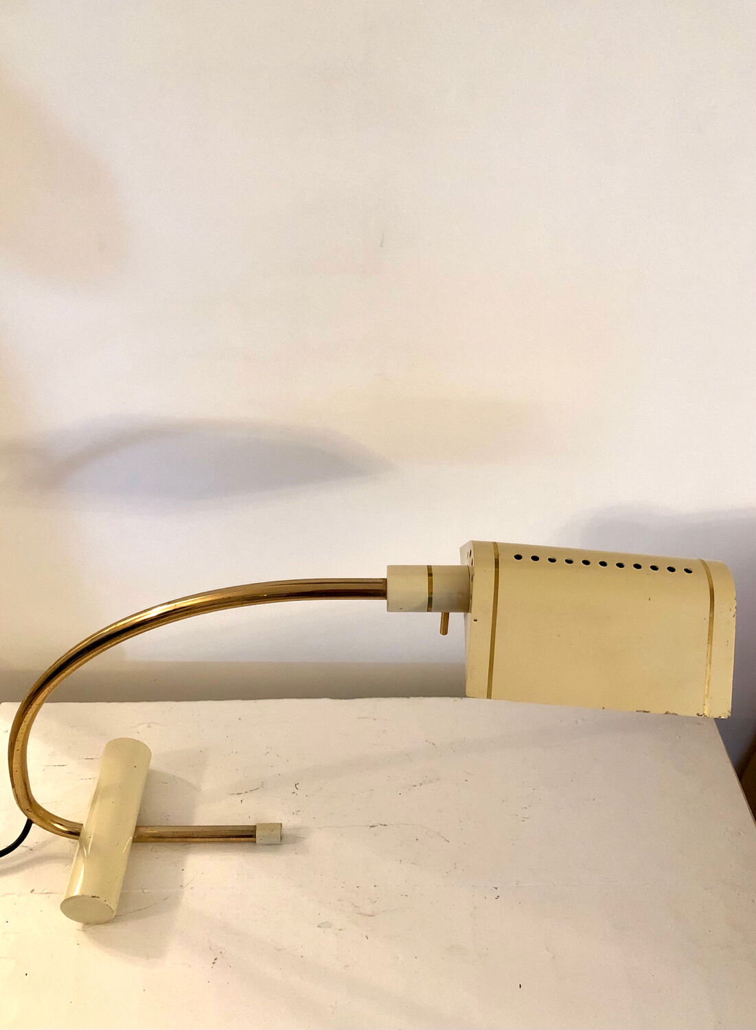 Vintage Italy brass articulated desk lamp.