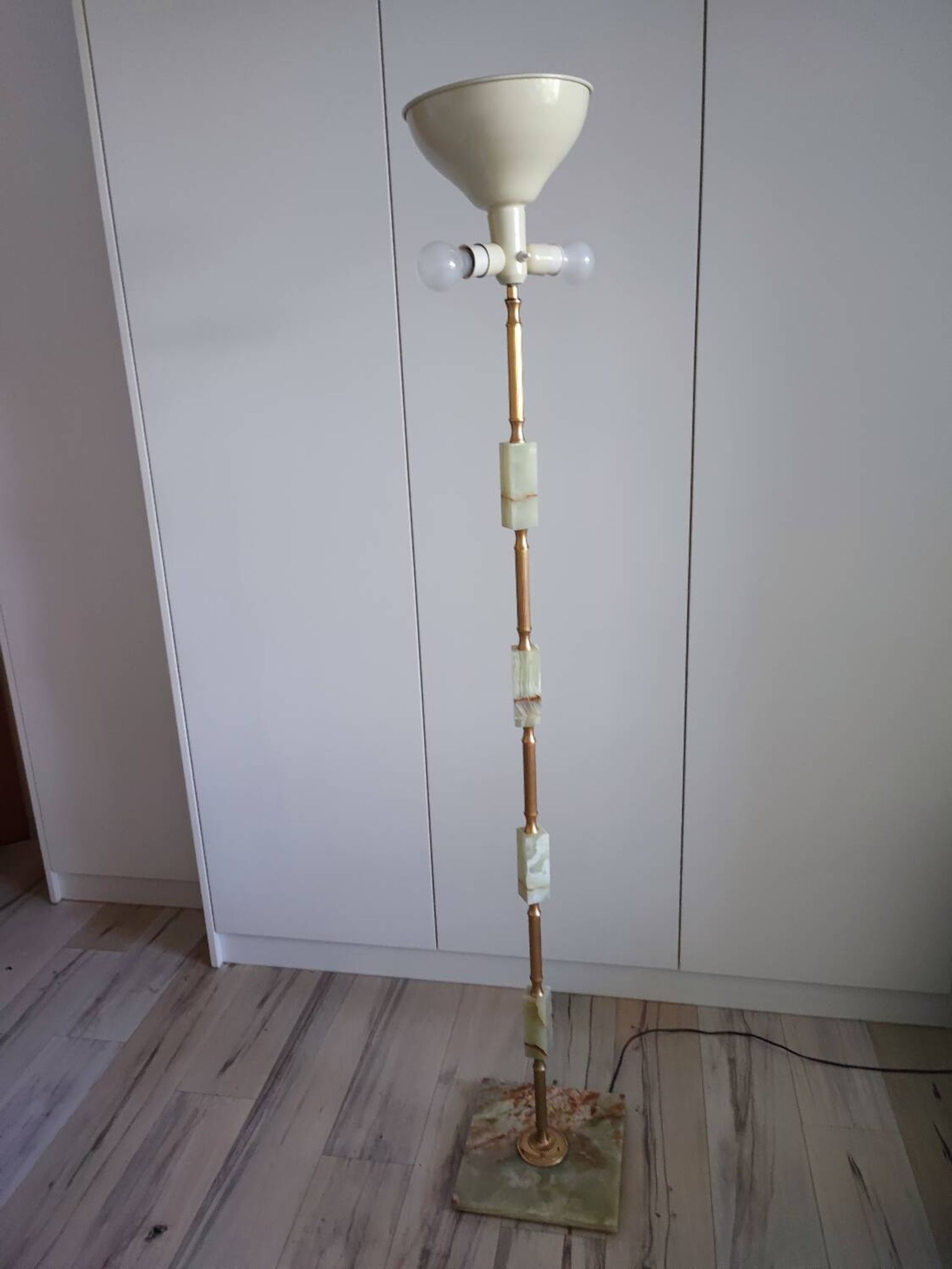 Lampadaire italien onyx et laiton