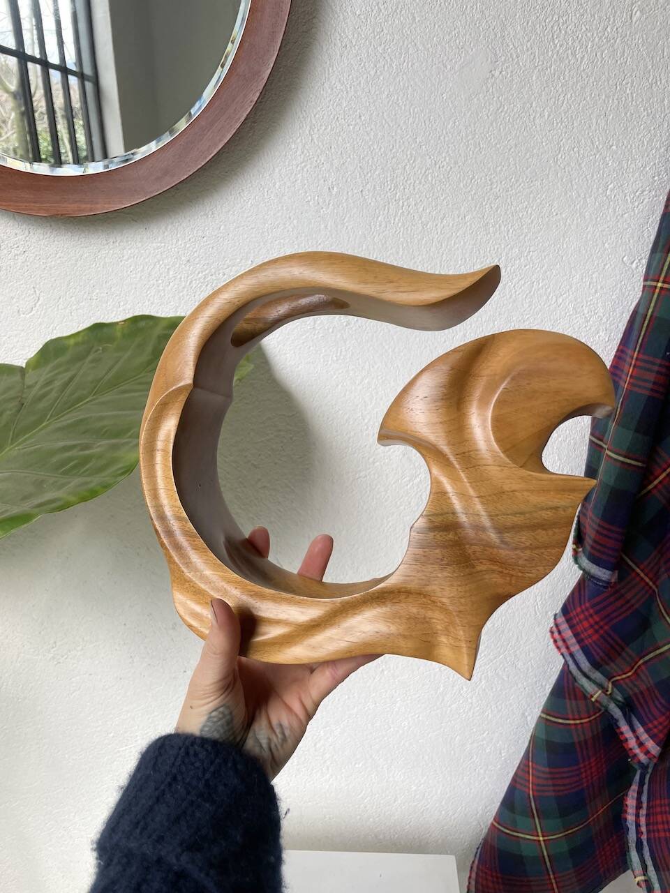 Wooden sculpture vase