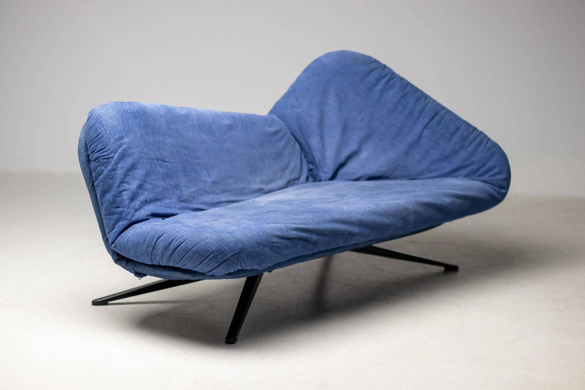 Arflex "Ribalta" adjustable daybed by Fabrizio Ballardini - Italian Versatility