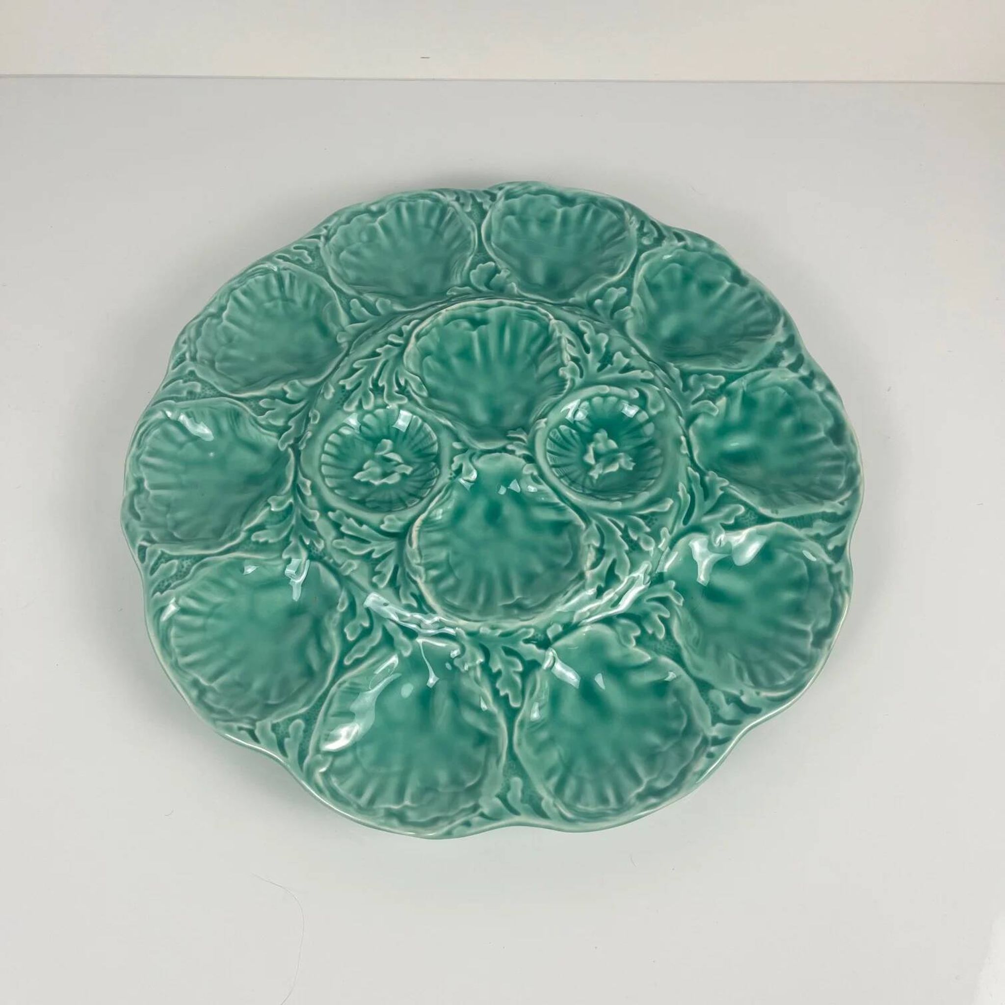 Large oyster plate Gien, slipware, turquoise, 1960-70