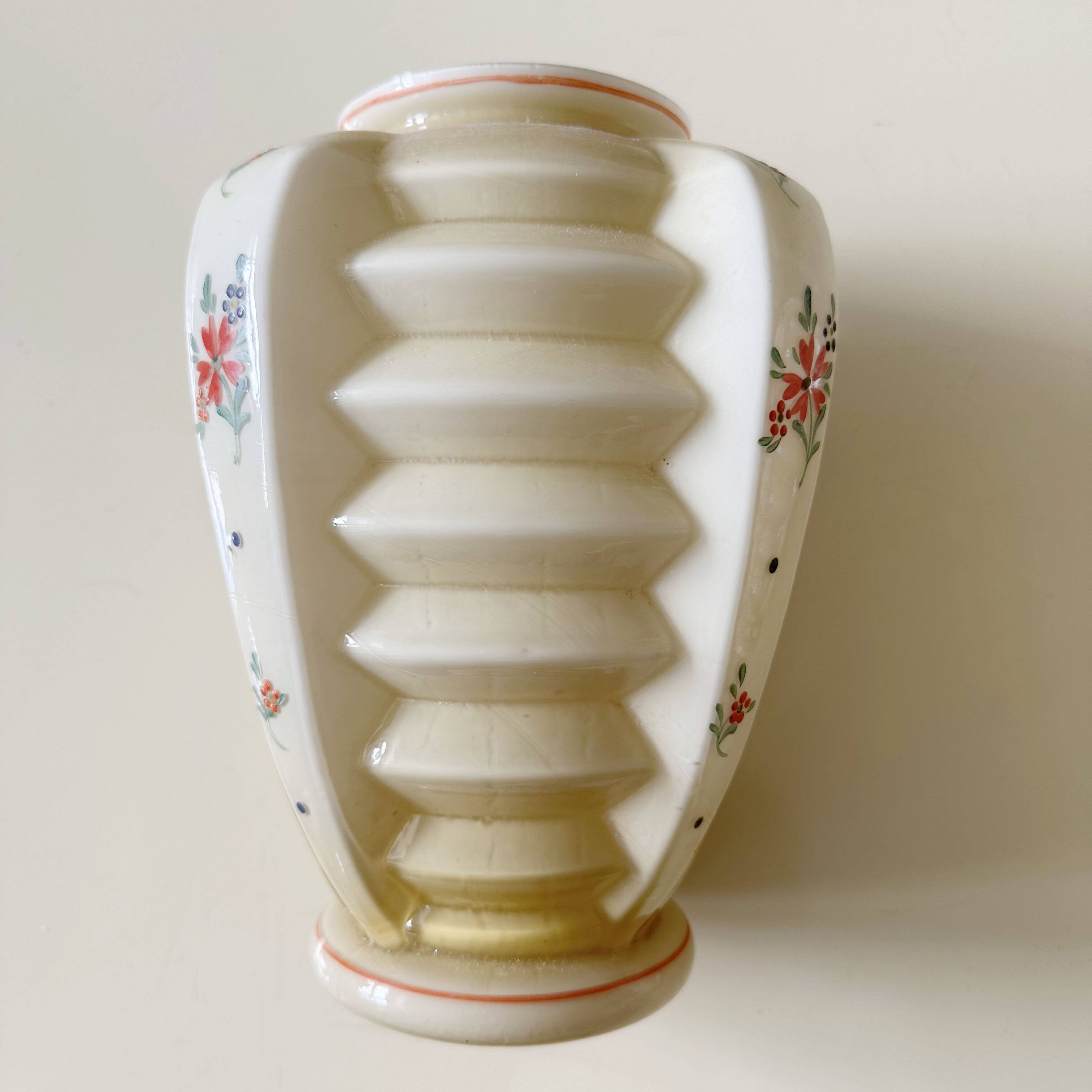 Vase Art Déco Skyscrapper Opaline