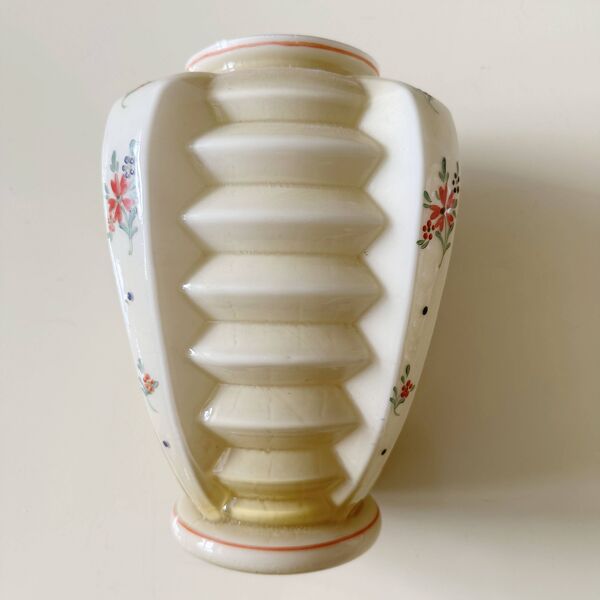 Vase Art Déco Skyscrapper Opaline