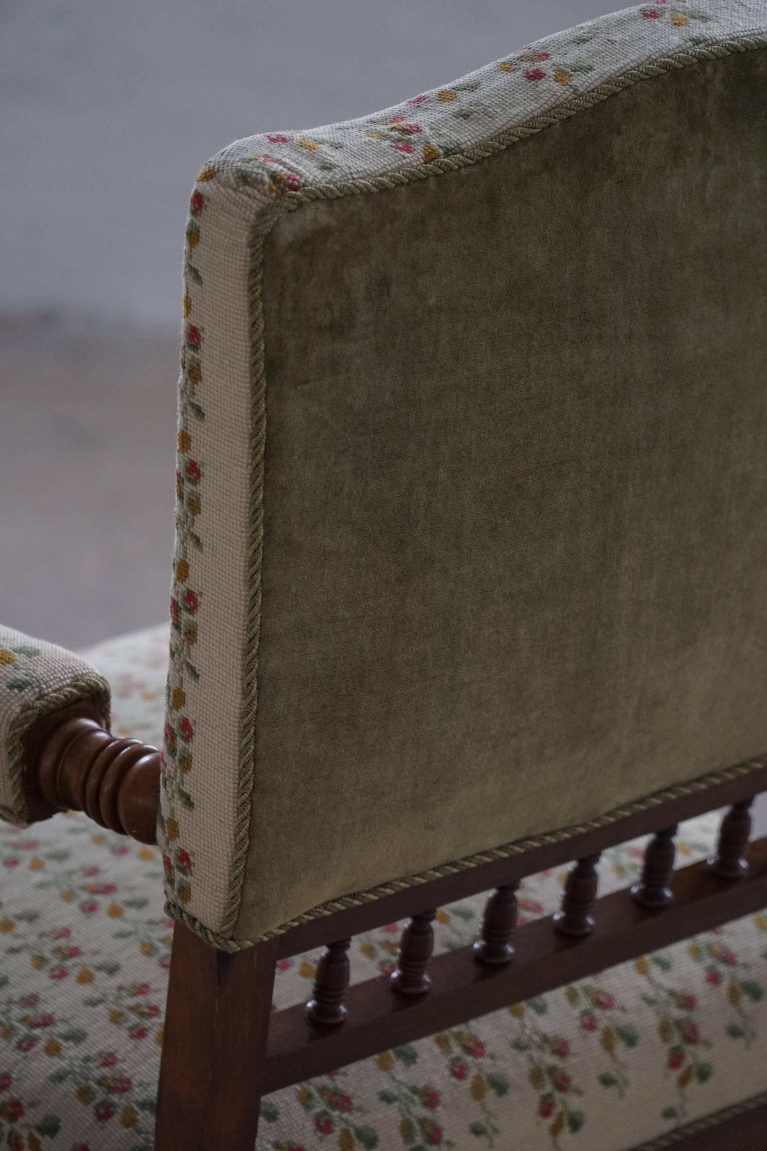 Fauteuil danois moderne en bois tourné avec tissu floral, début du XXe siècle