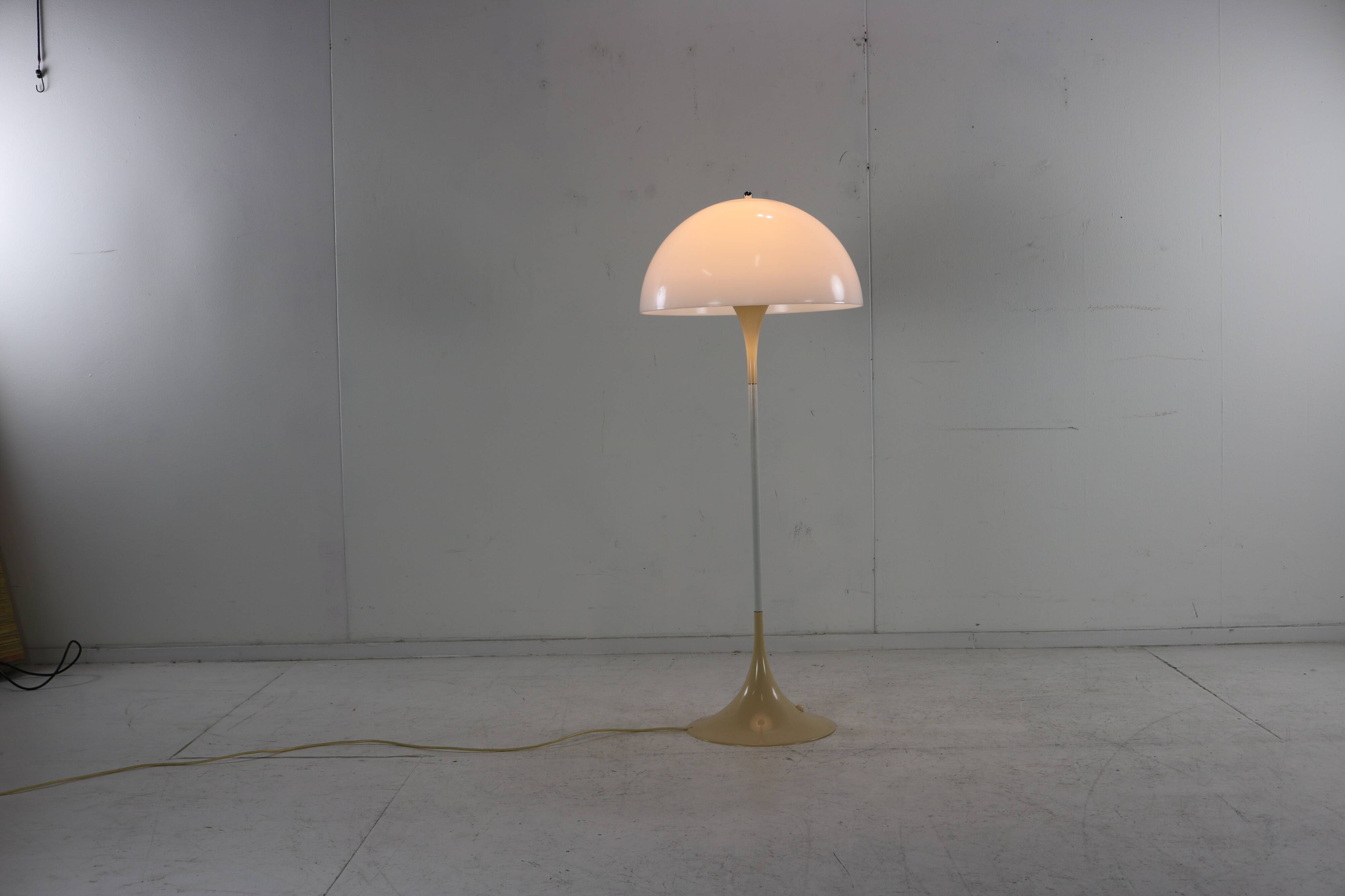 Lampadaire Panthella original des années 70 par Verner Panton pour Louis Poulsen