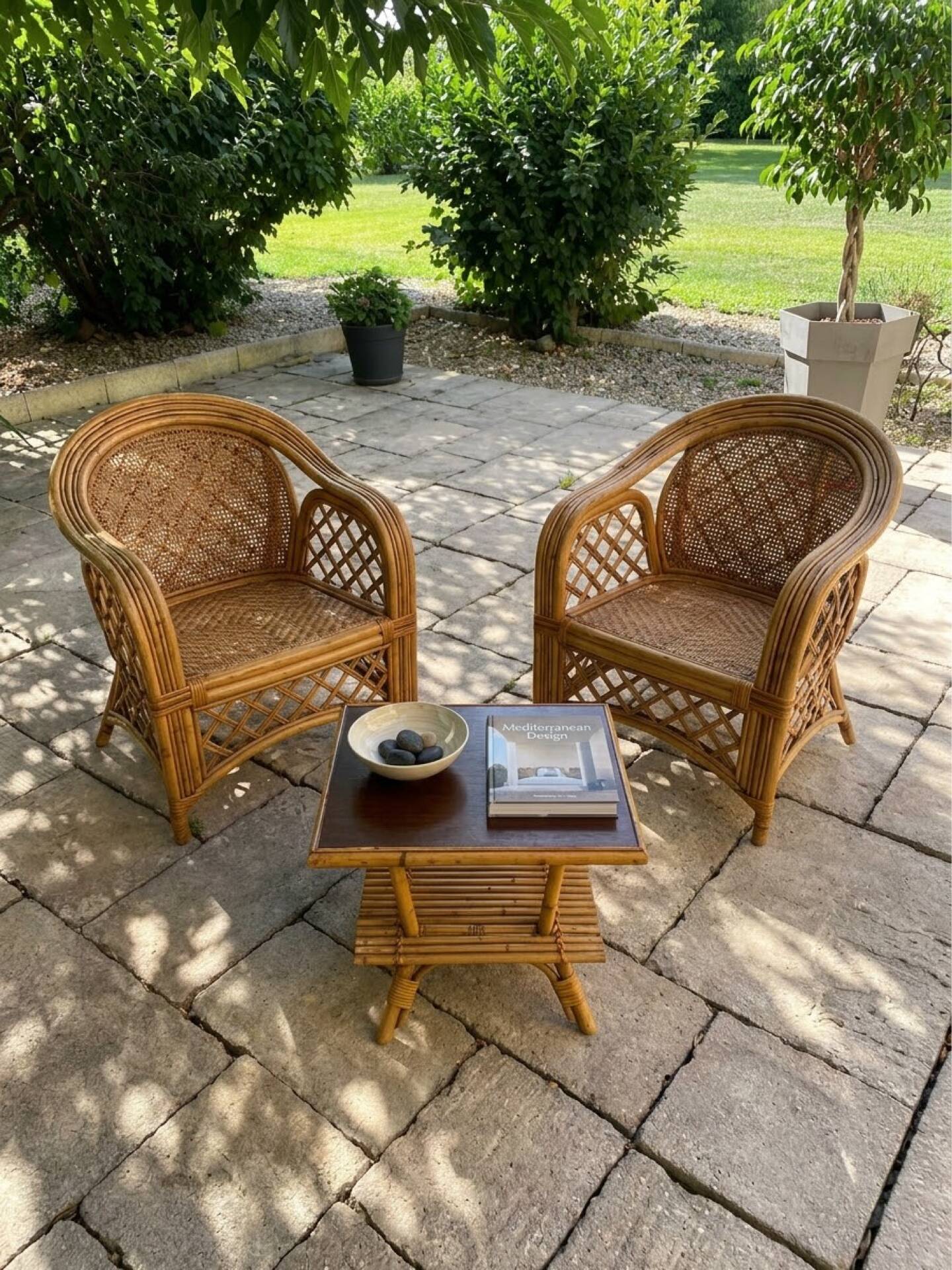 Fauteuils et table en osier
