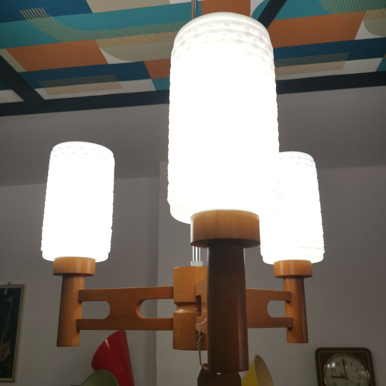 Lustre en bois et opaline République Tchèque 1970