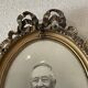 Oval medallion frame in wood and gilded stucco, Louis XVI style knot