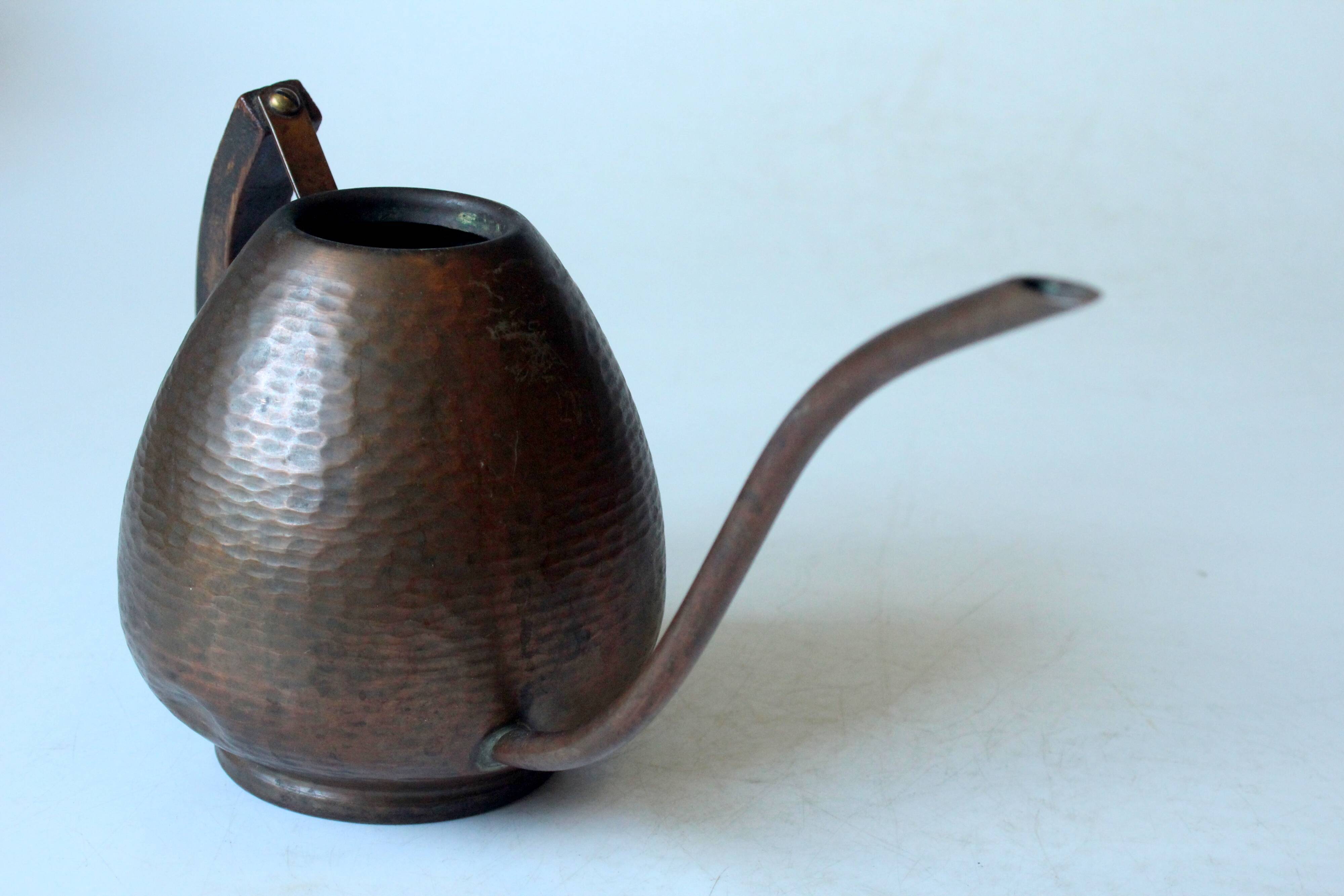 Old copper watering can with wooden handle, complete usuable, vintage from the 1960s