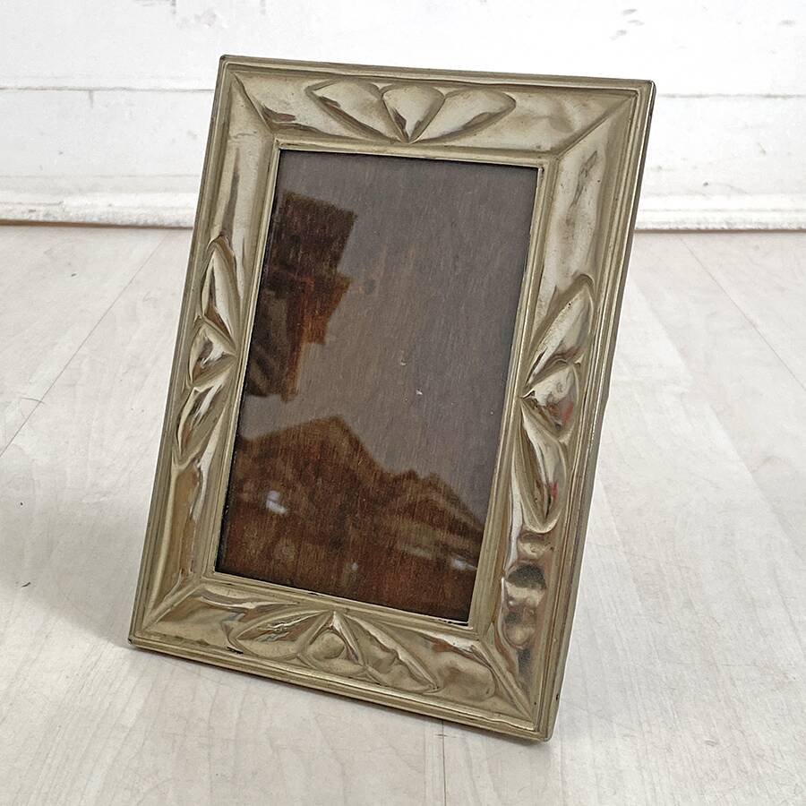 Metal photo frame