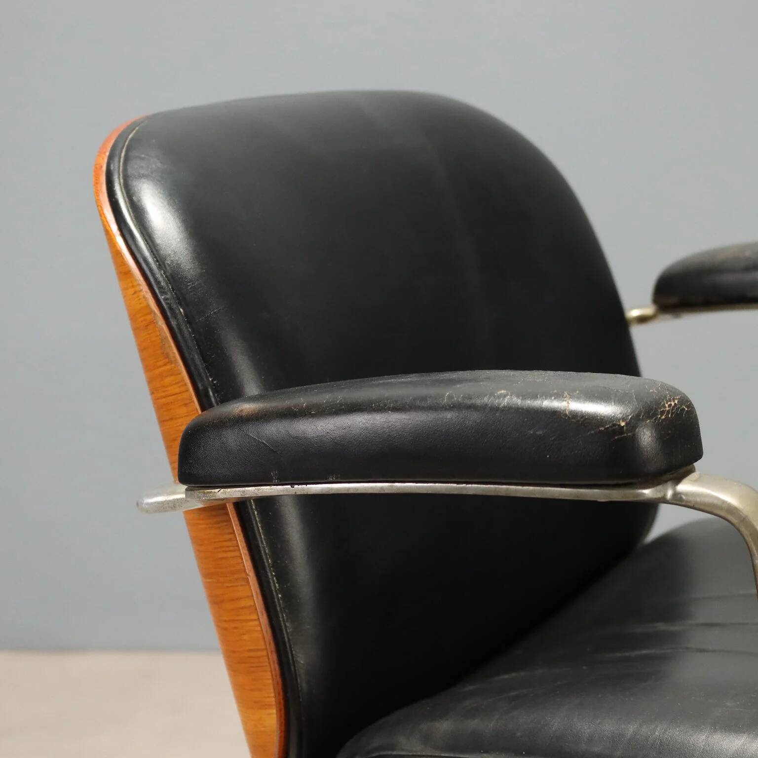 Fauteuil pivotant MIM années 1960