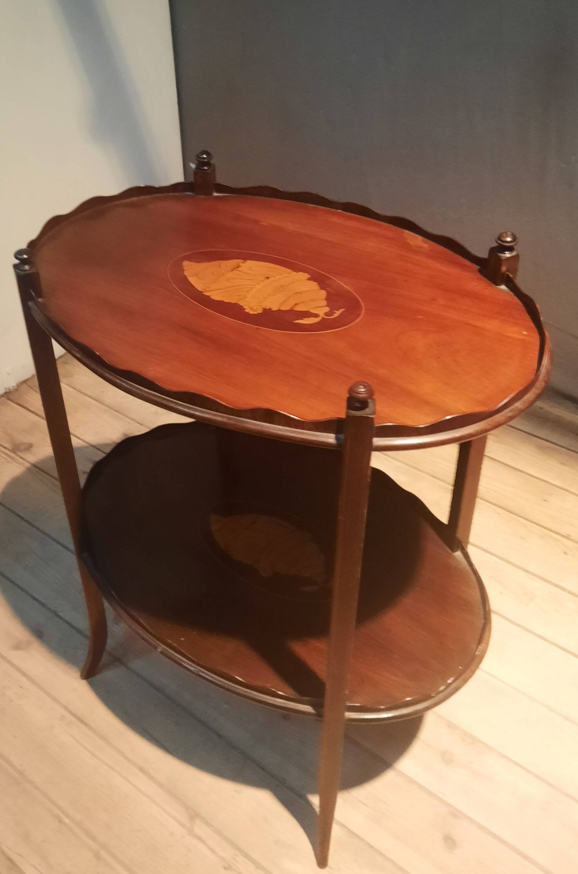 English 2-tier mahogany pedestal table
