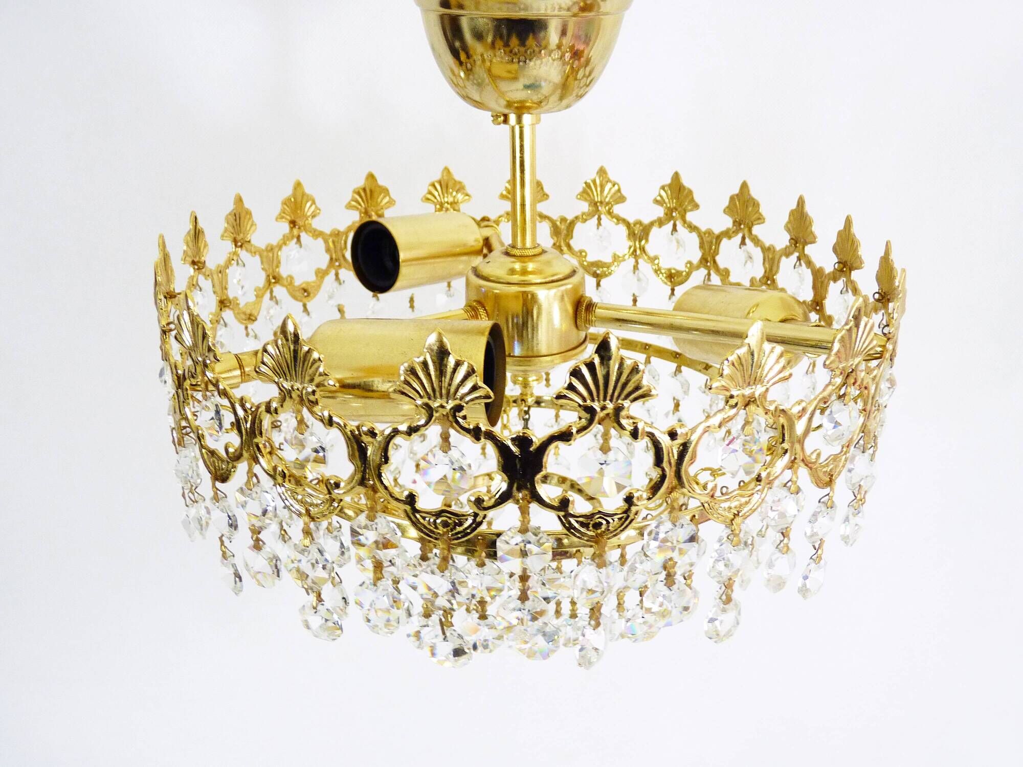 Old chandelier, gold metal crown ceiling, 4 floors, 3 fires, glass stamps. Year 80
