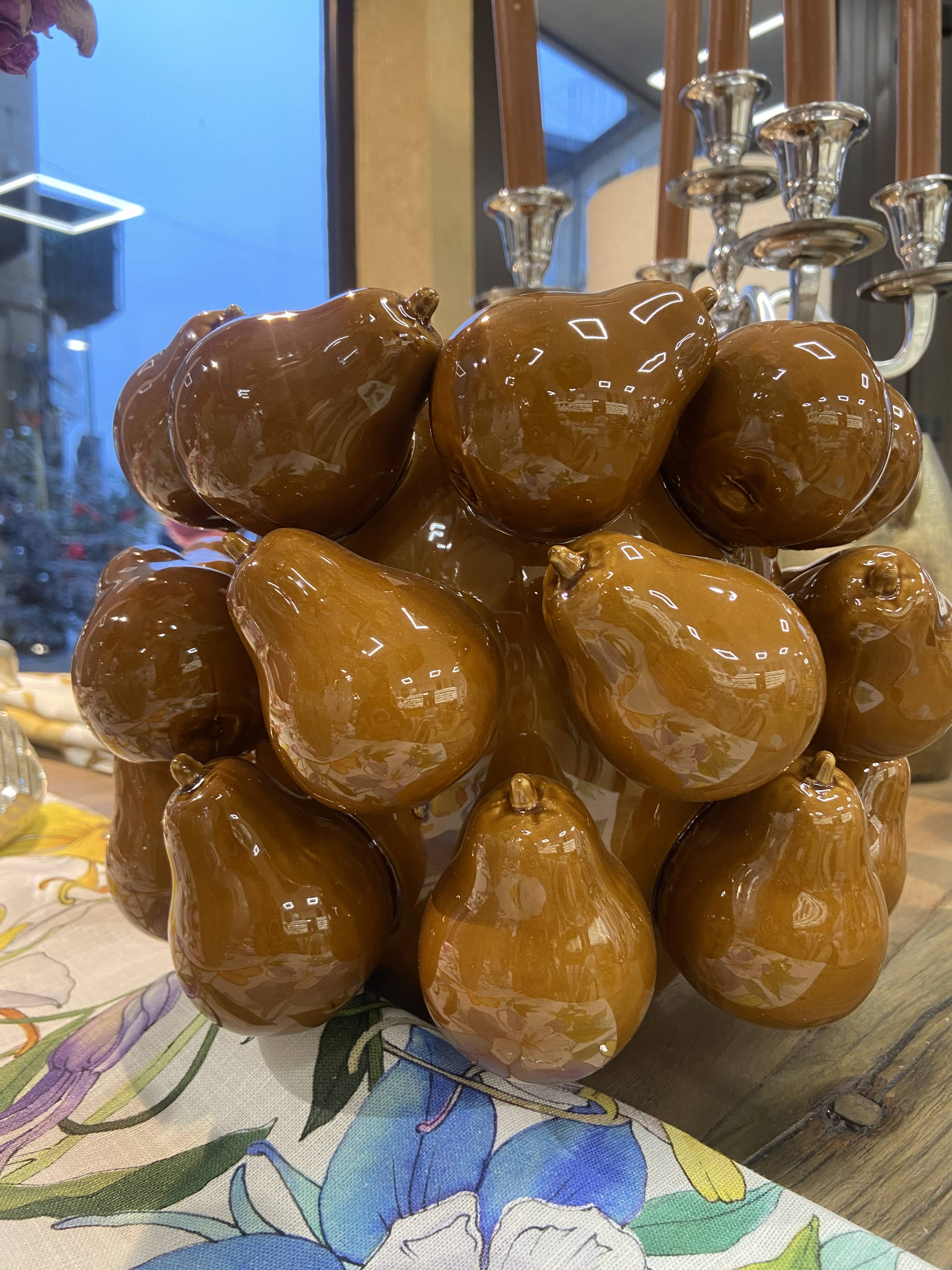 Vase of pear farandole