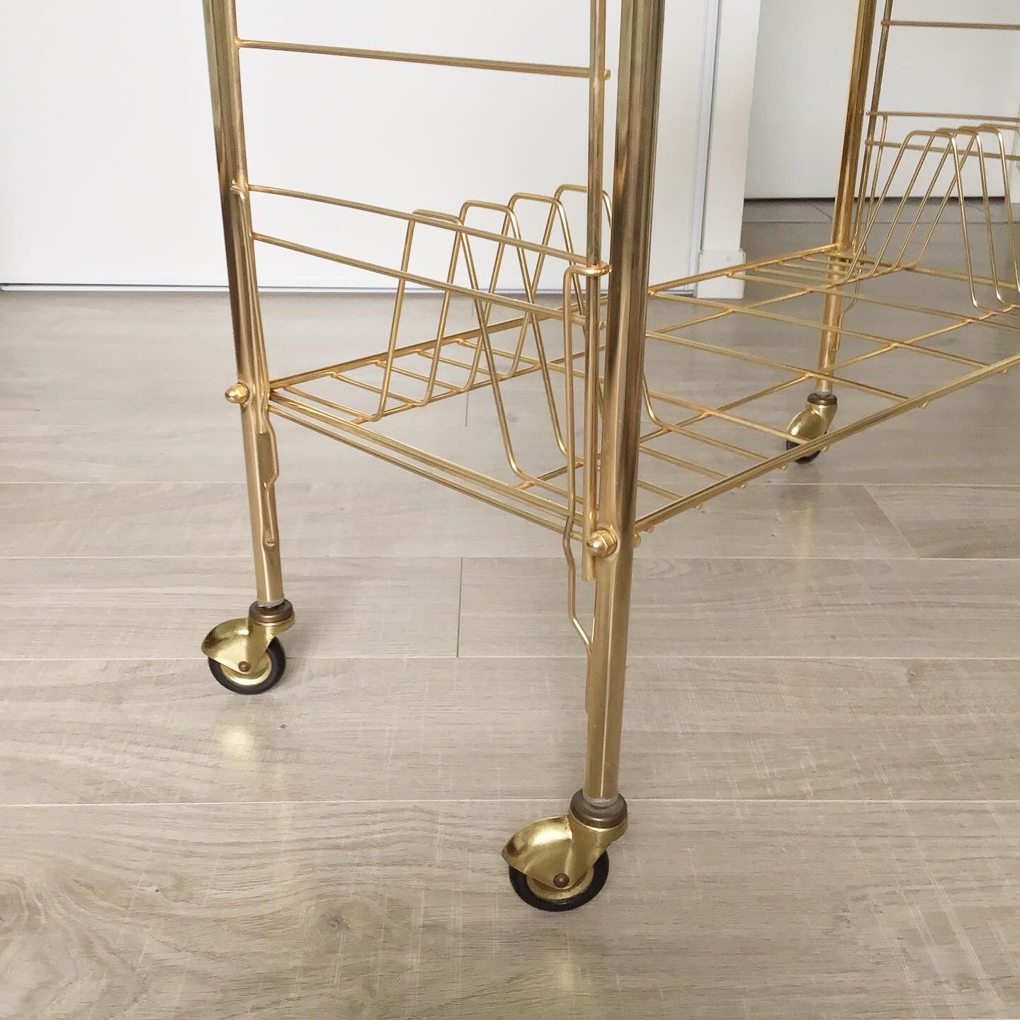 Vinyl service with vintage extensions