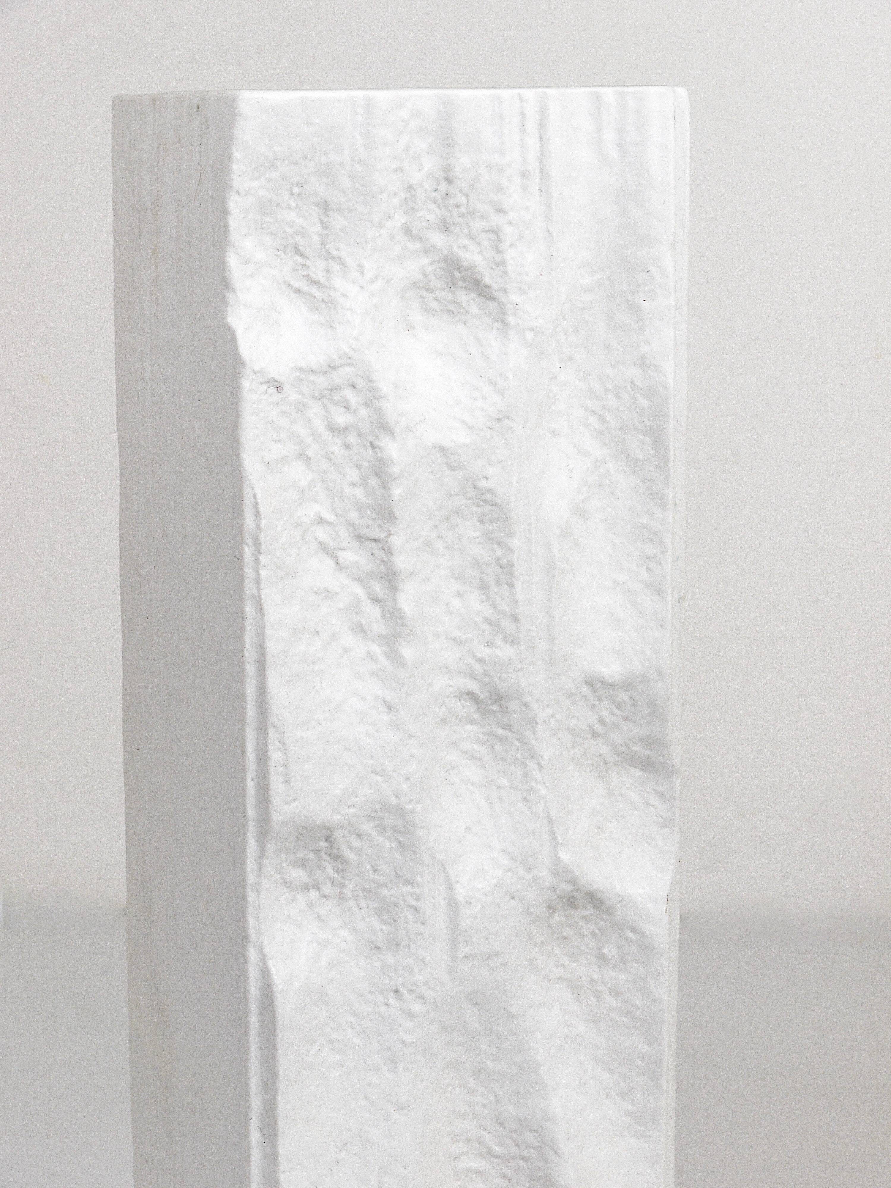 Vase en porcelaine blanc mat à relief style Op Art, Martin Freyer, Rosenthal Allemagne, années 1960