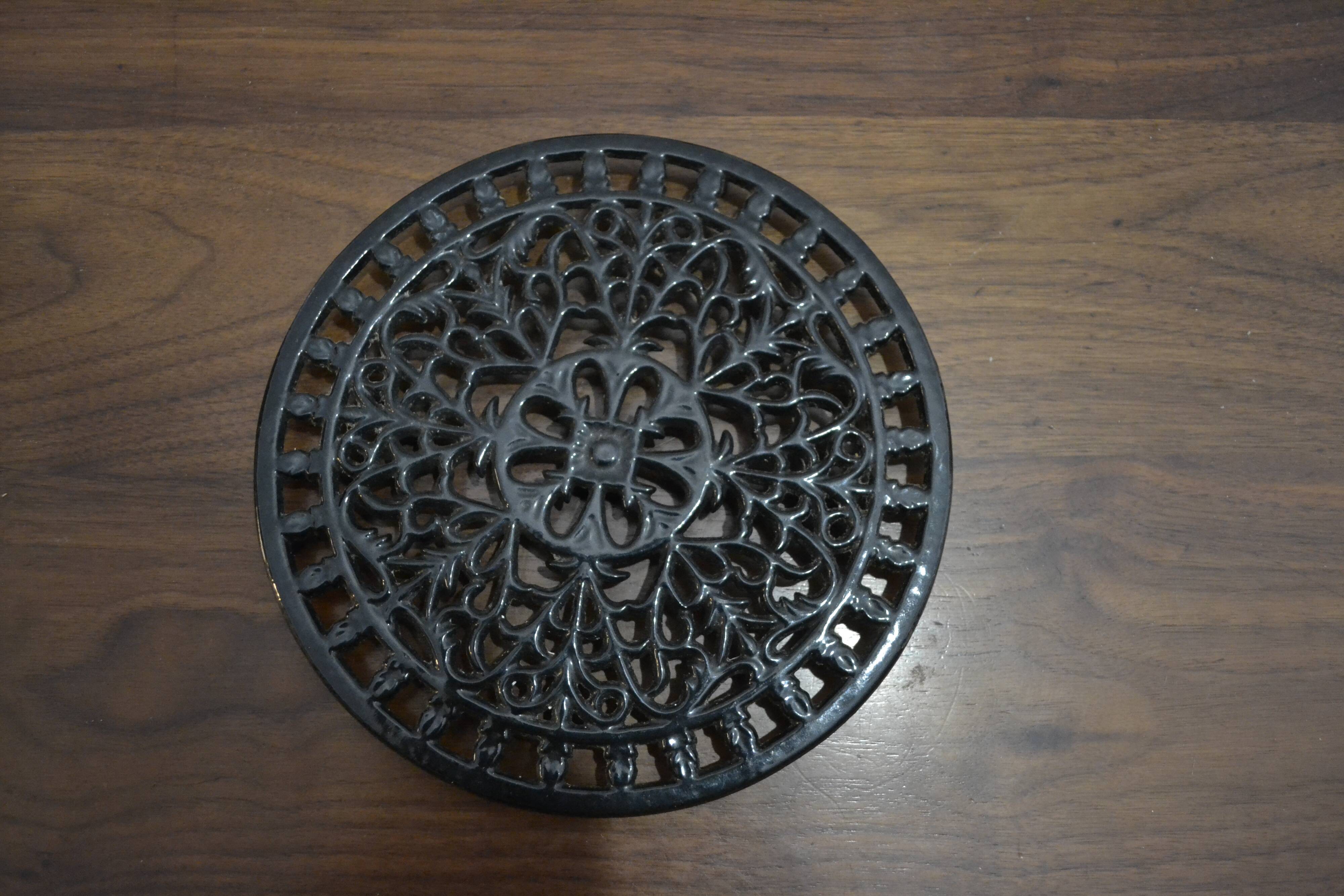 Dessous de plat en métal noir