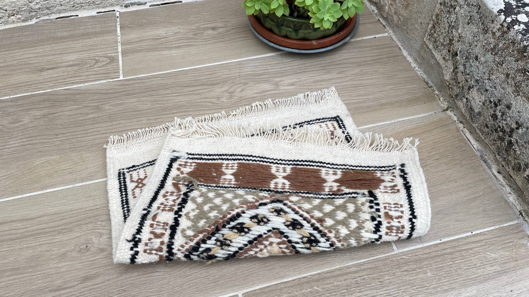 Vintage pure wool kilim rug
