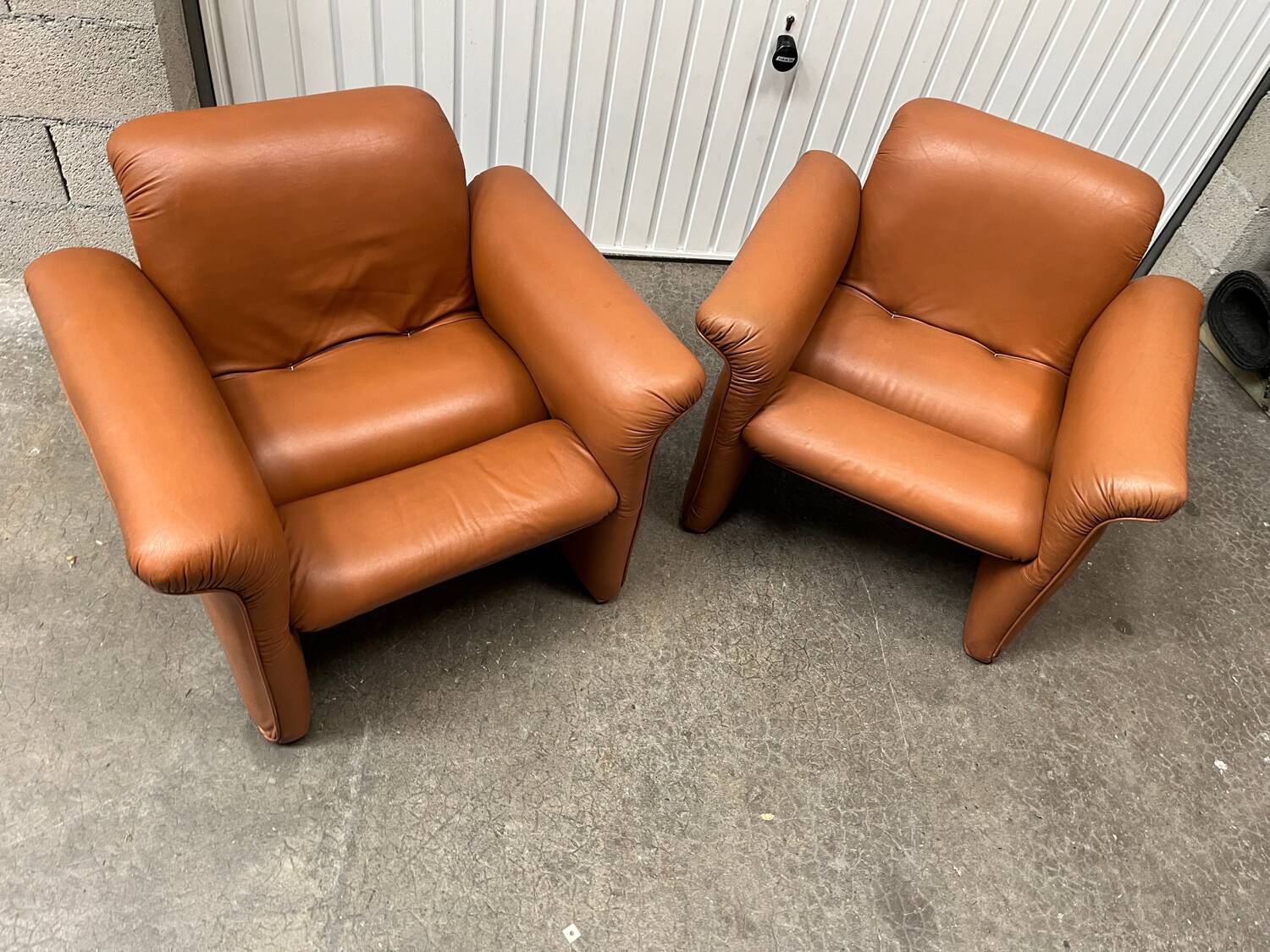 Paire fauteuils cuir design italien