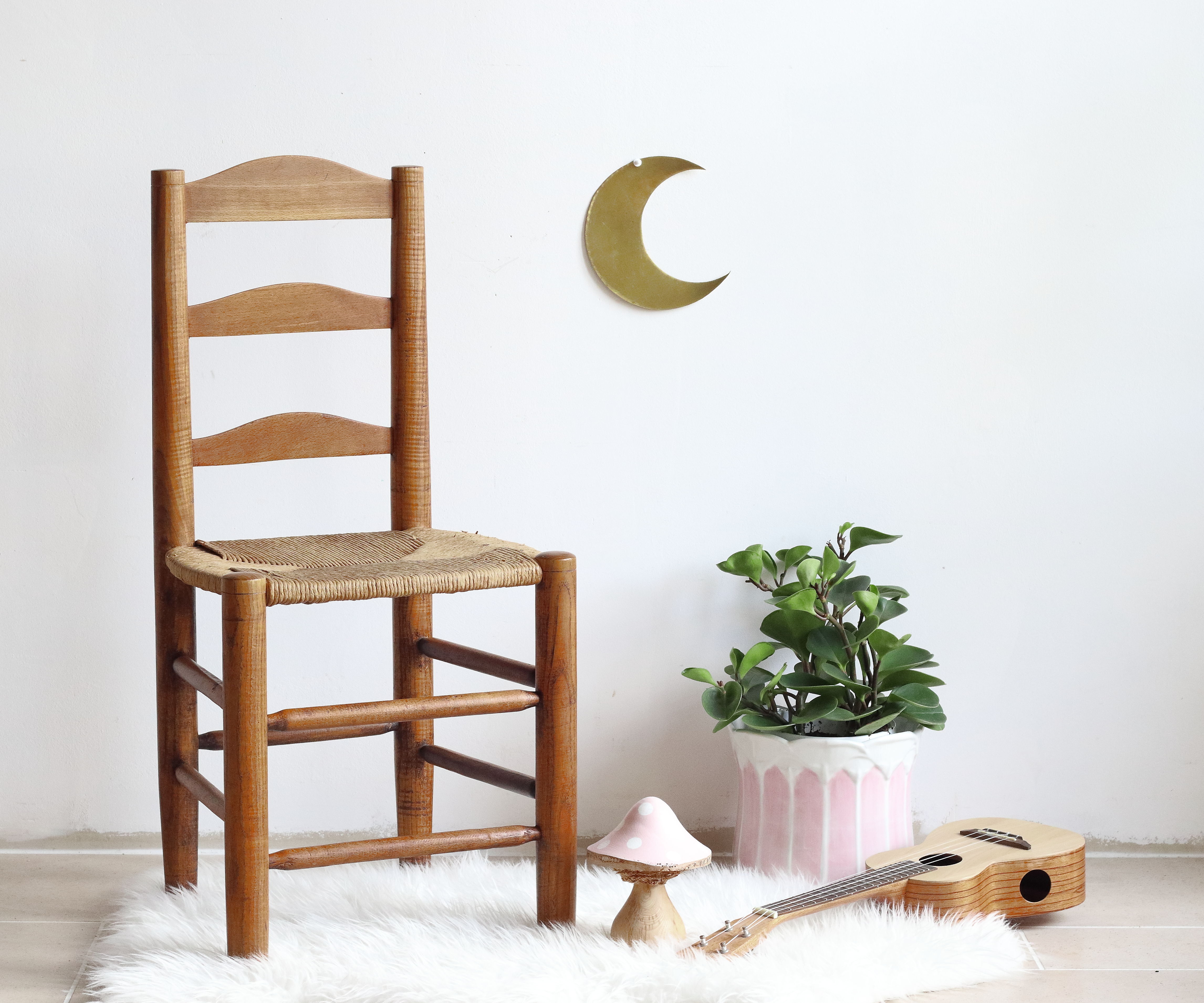 Set of six 1950s chairs in solid wood and straw