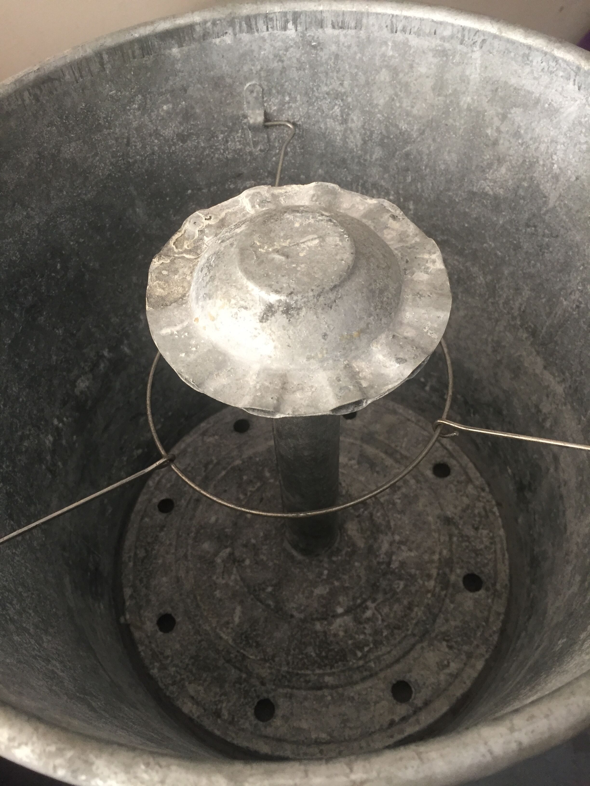 Vintage Guillouard laundry in zinc