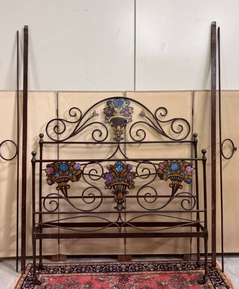 Venetian bed in iron and cast iron from the Art Nouveau period with polychrome decorations