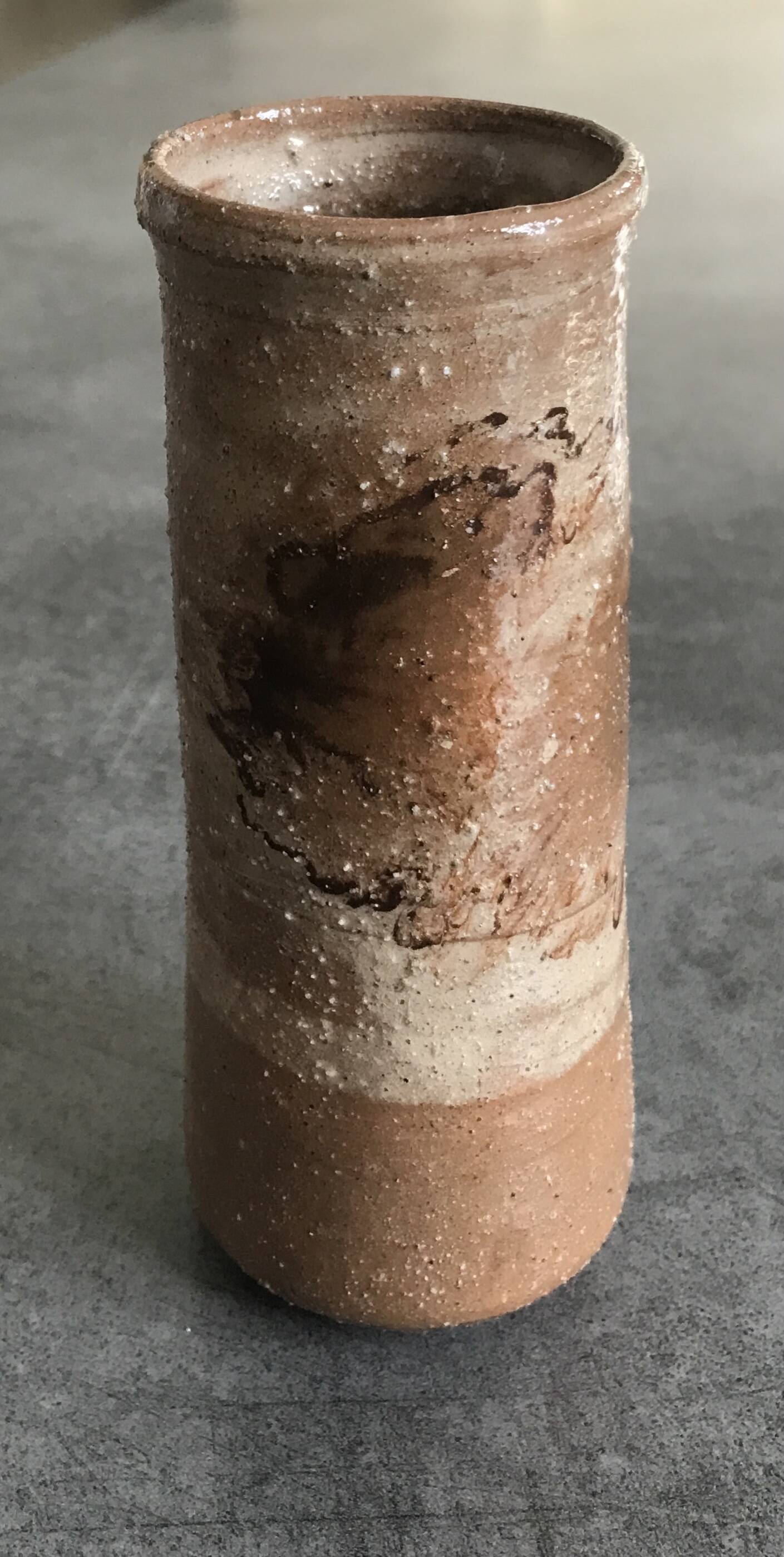 Vase vintage forme rouleau en grès émaillé beige/marron