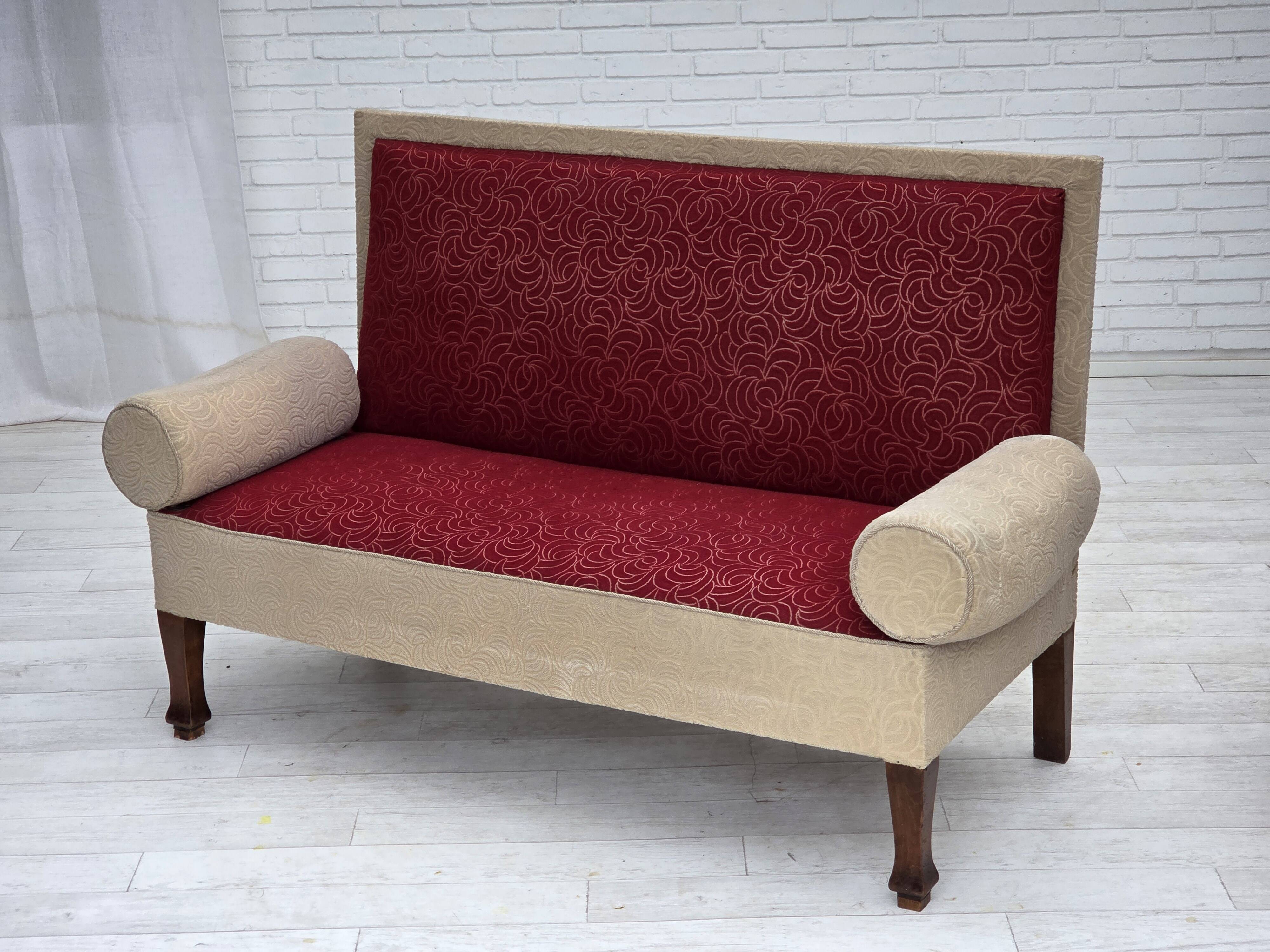 Canapé-lit danois des années 1950, laine d'ameublement rouge/beige, pieds en bois de frêne.