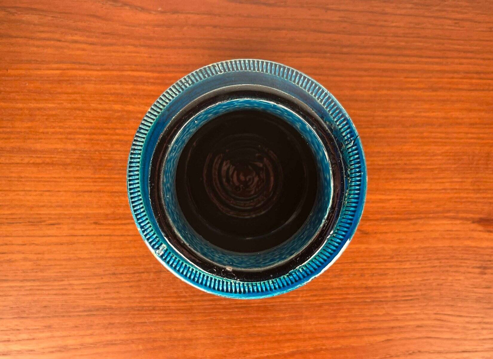 Mid-century Italian pottery vase from the Rimini Blu studio by Aldo Londi for Bitossi, 1960s.
