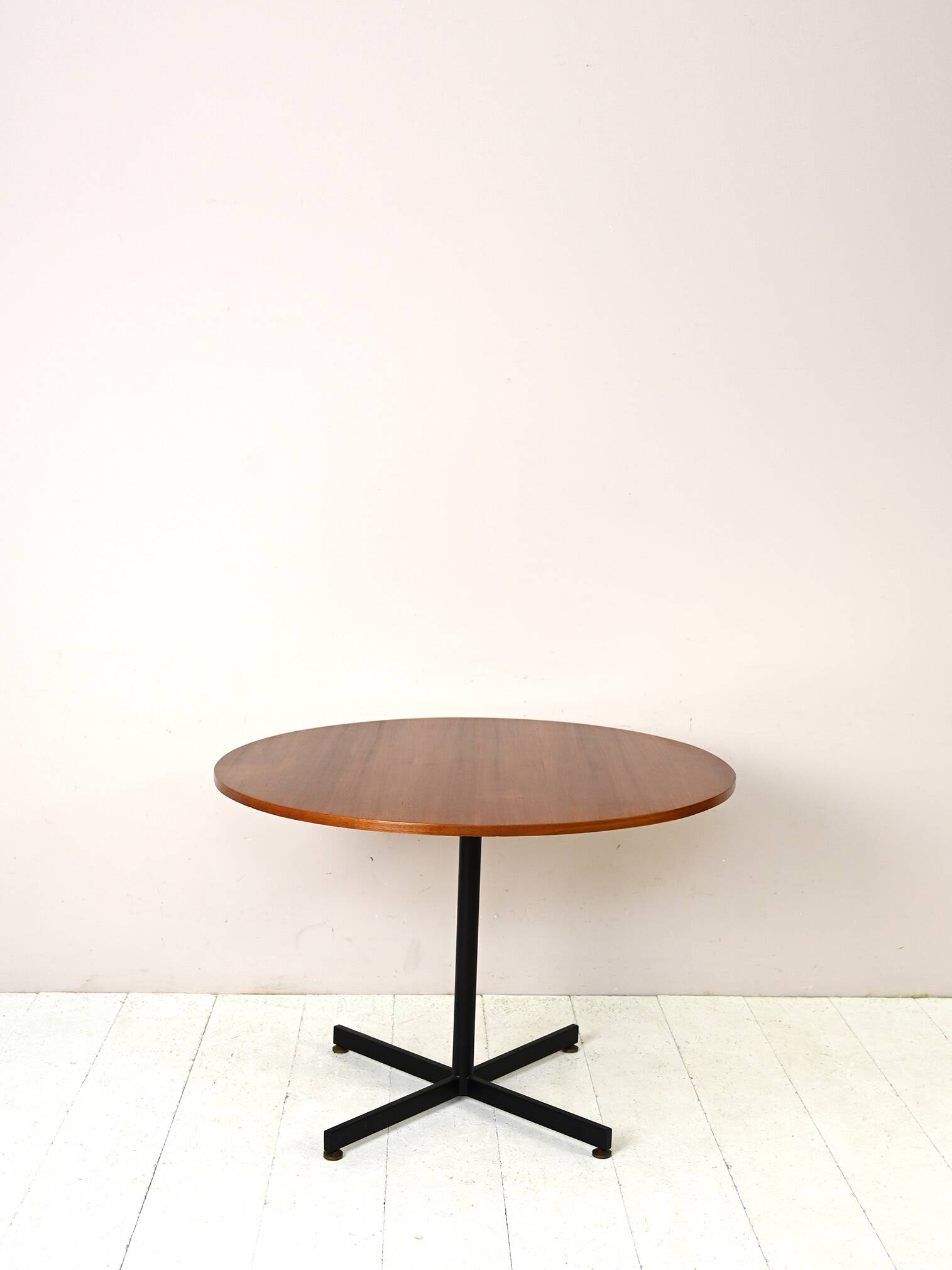 1960s round table